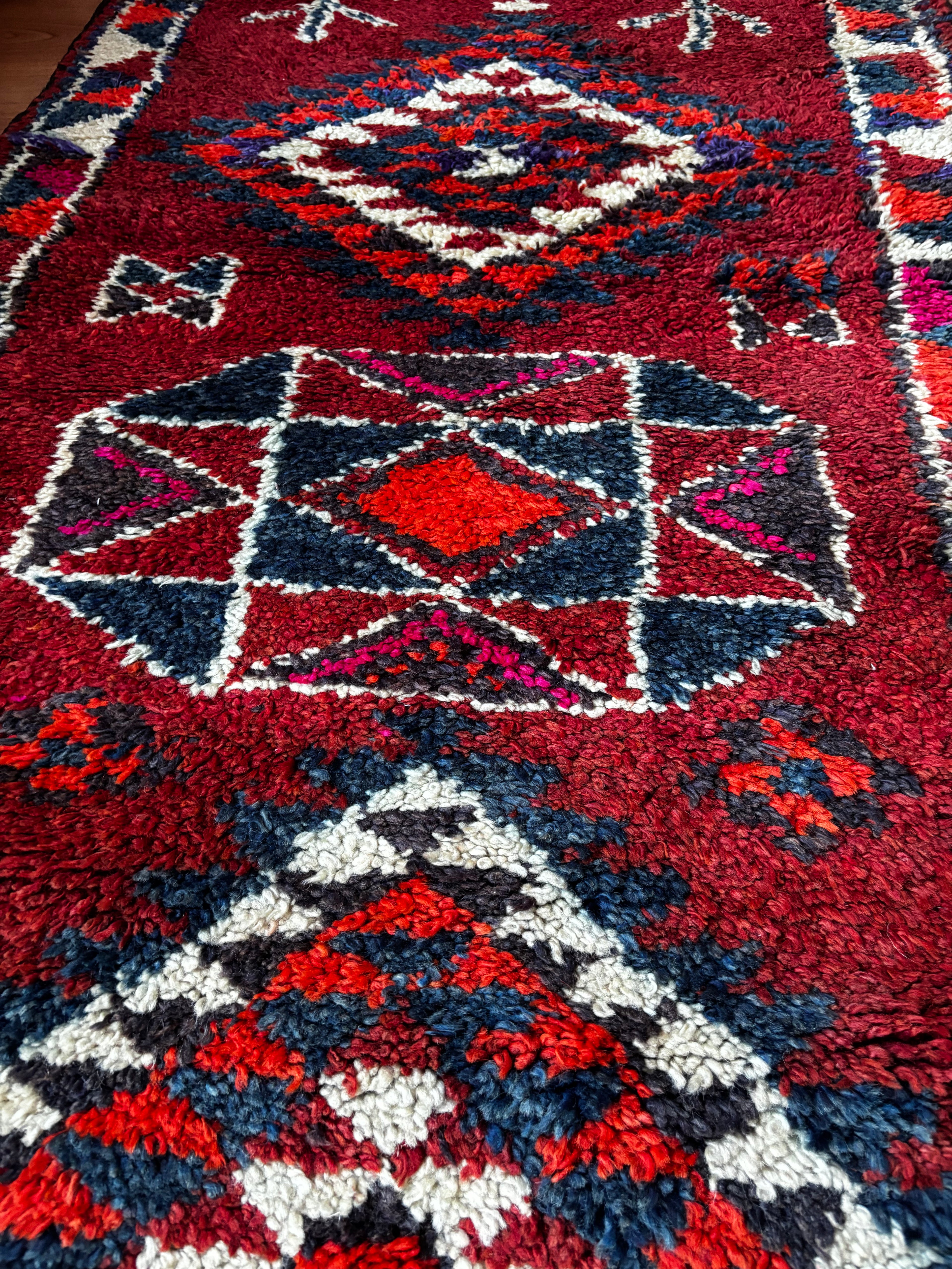 92 × 370 cm | Handmade Vintage Herki Wool Runner