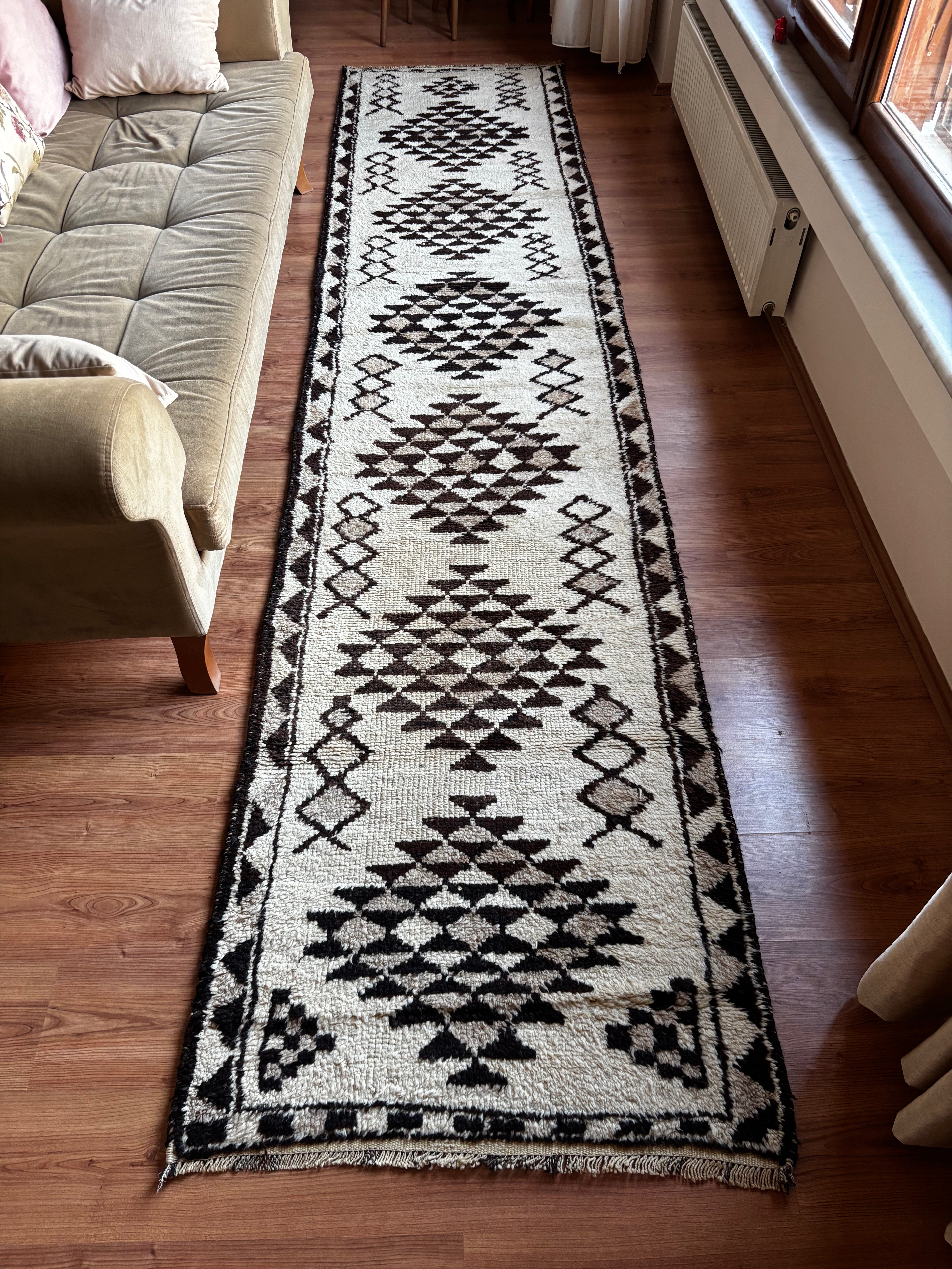 88 × 390 cm | Handmade Herki Tribal Runner Rug