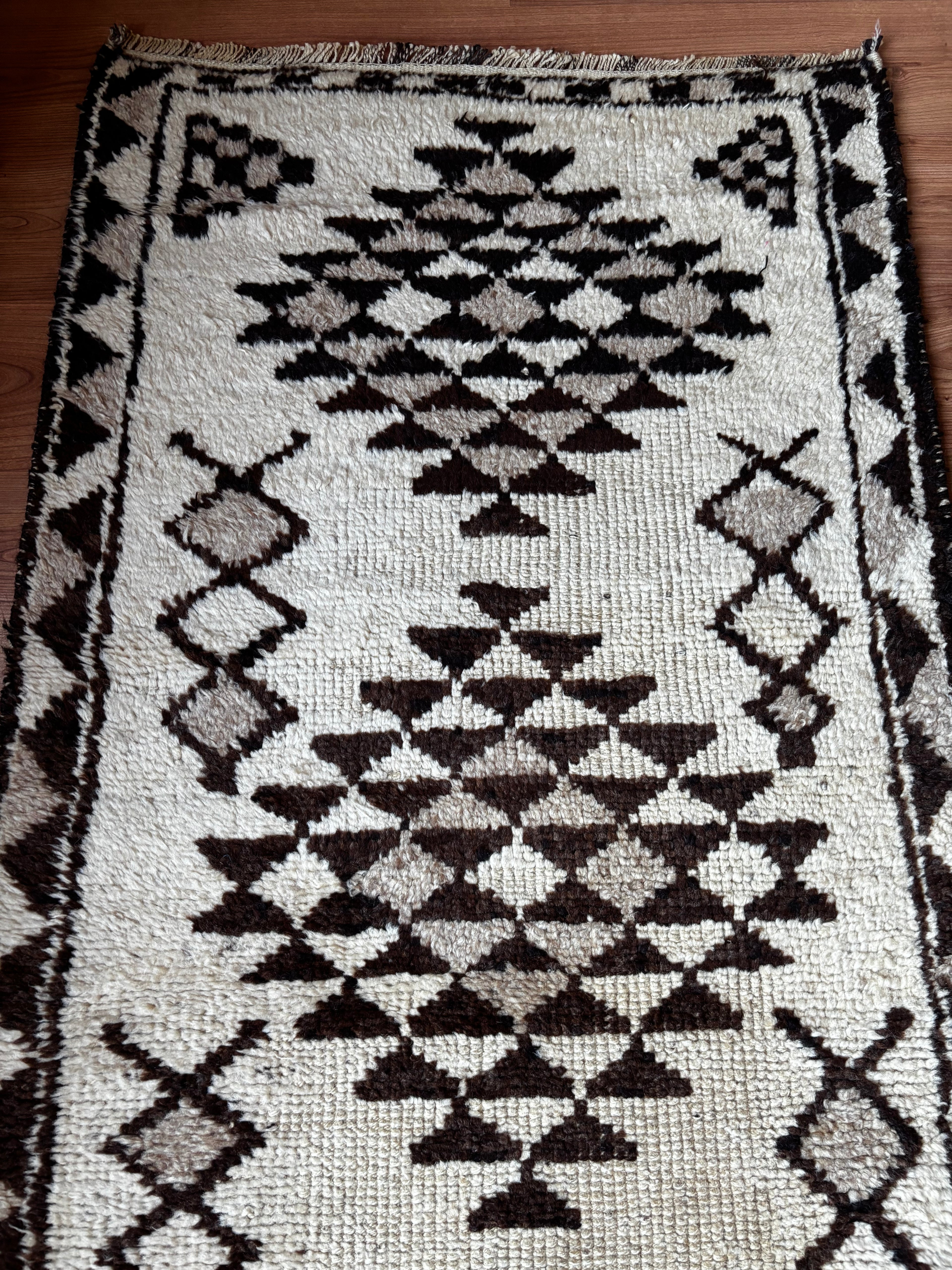 88 × 390 cm | Handmade Herki Tribal Runner Rug