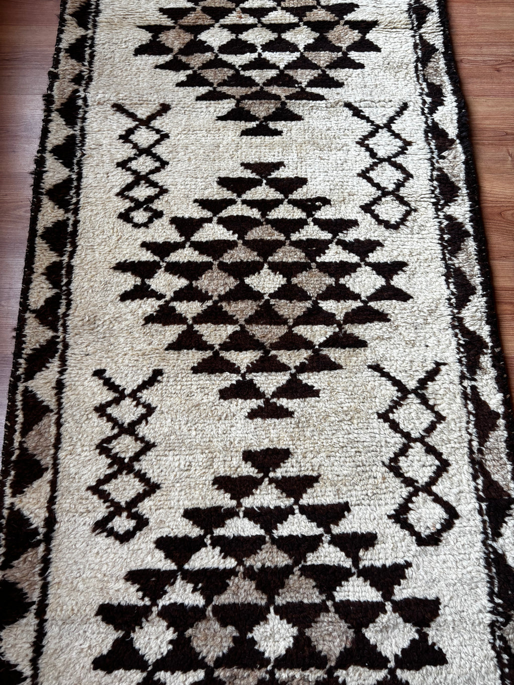 88 × 390 cm | Handmade Herki Tribal Runner Rug