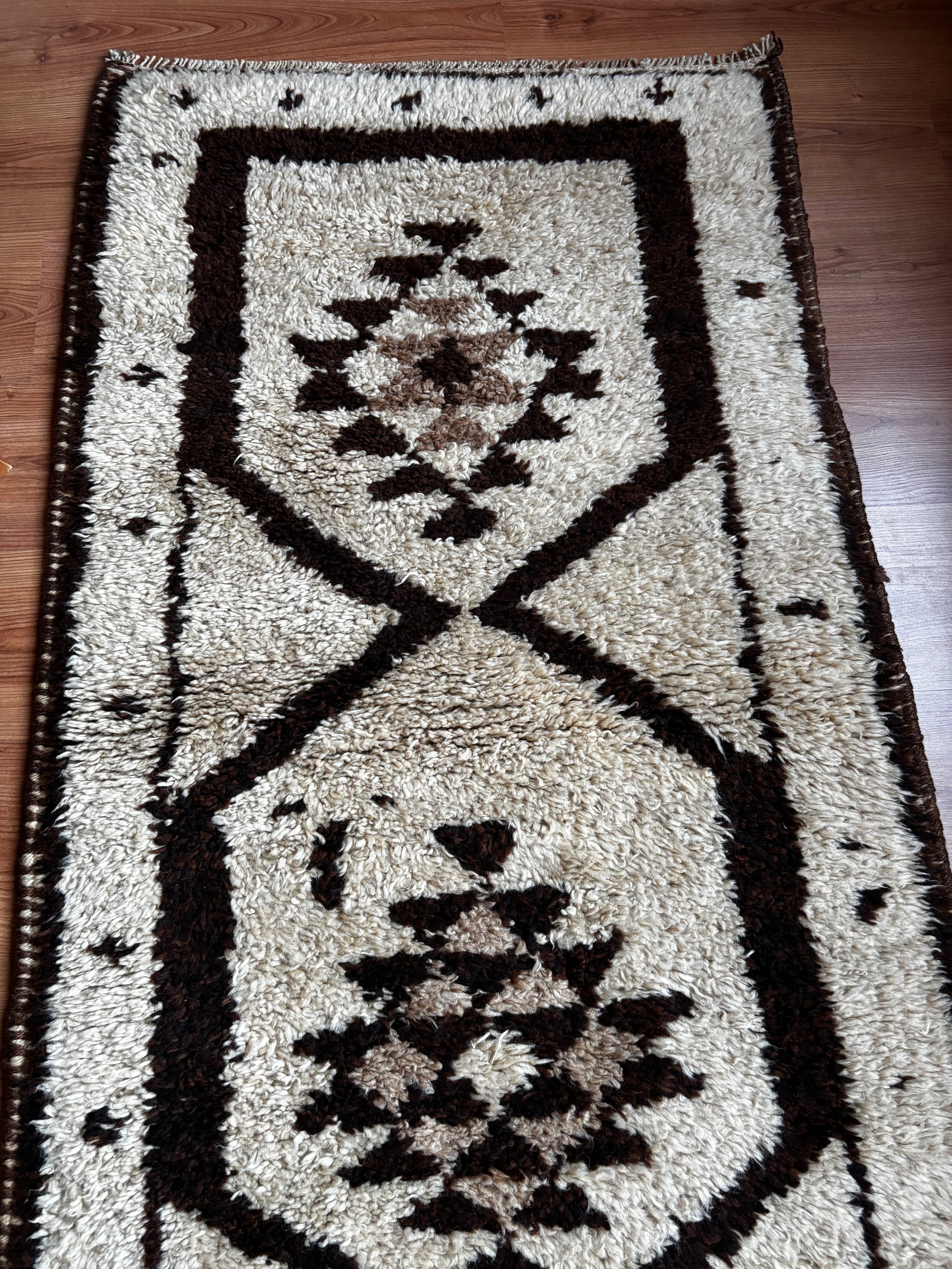 Herki Tribal Runner Rug – Ivory · 80 × 320 cm