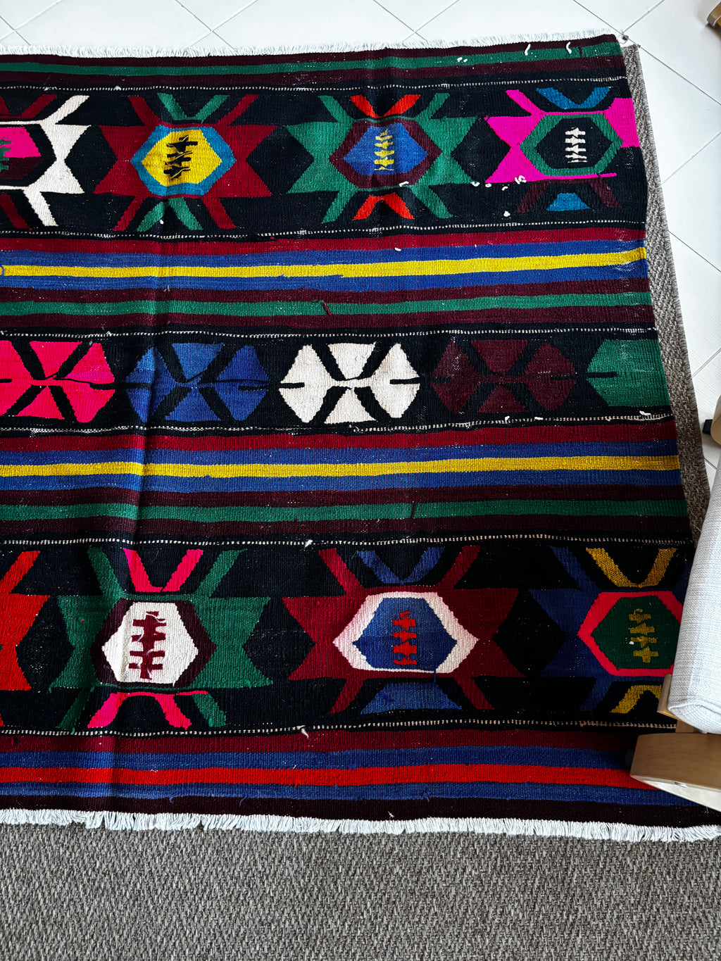 160 × 200 cm Vintage Afyon Kilim – Handmade Turkish Wool Carpet