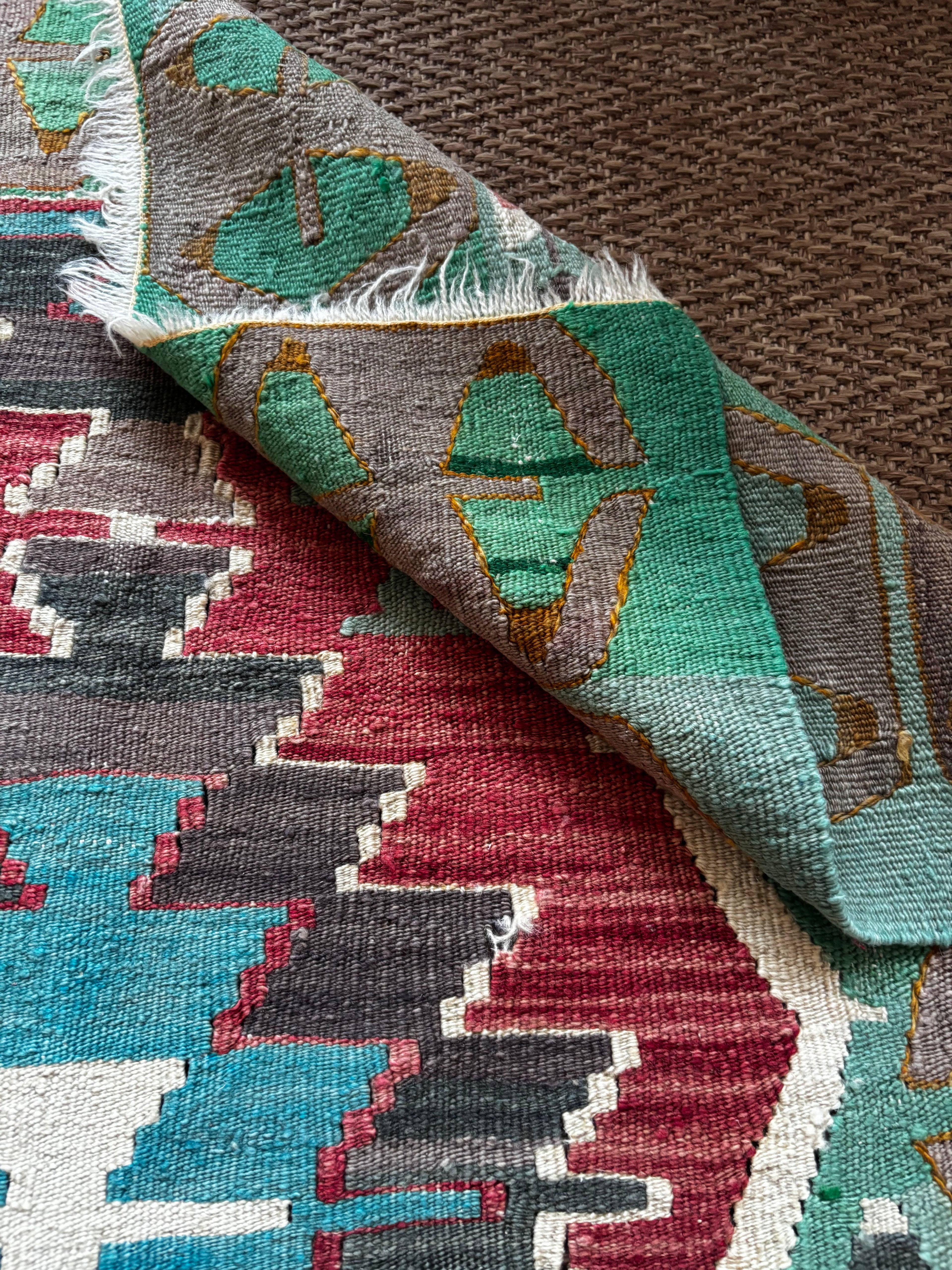 95 × 140 cm Vintage Uşak Kilim – Handmade Turkish Wool Carpet