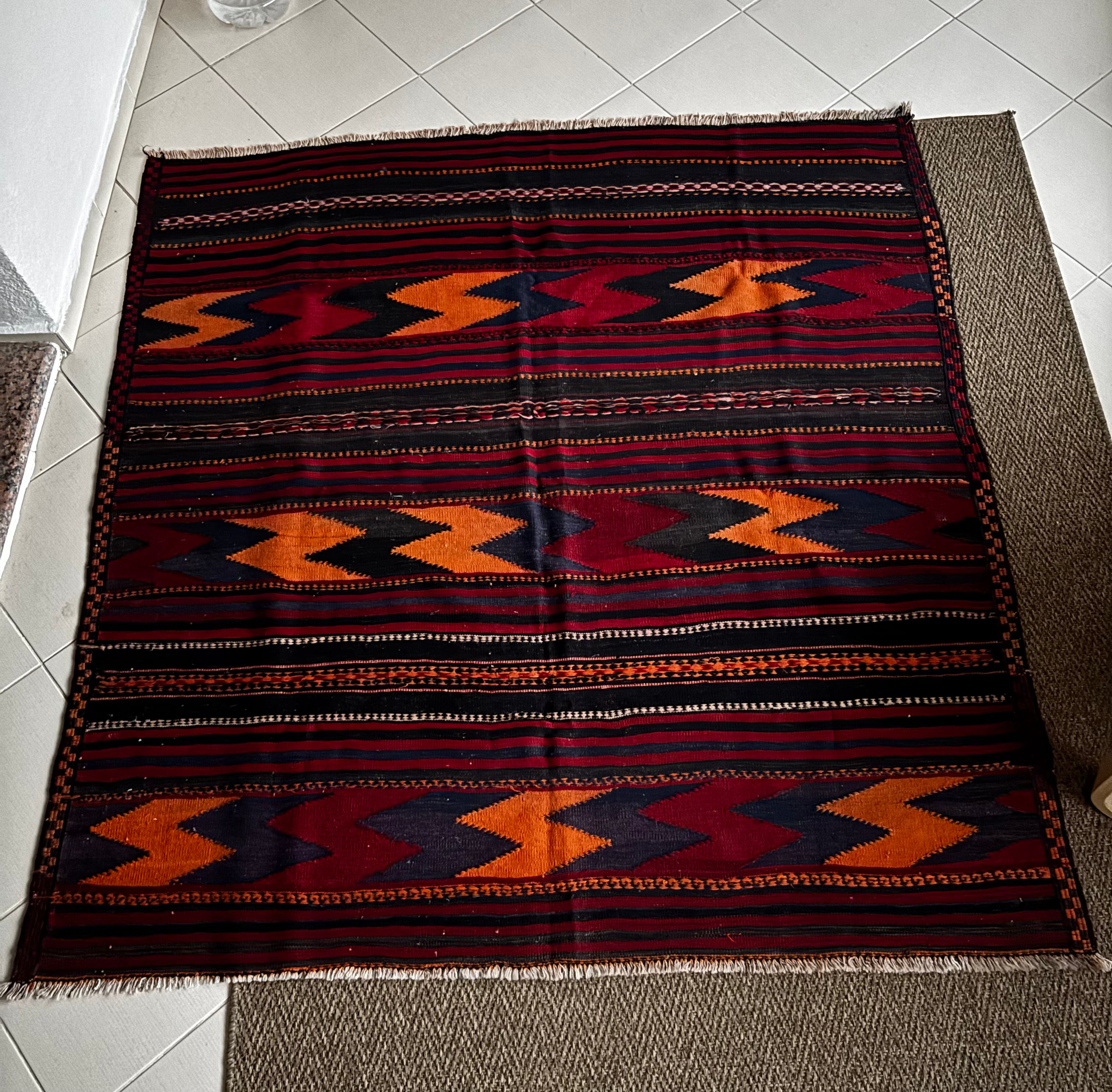 163 × 173 cm Vintage Persian Kilim – Handmade Wool Carpet