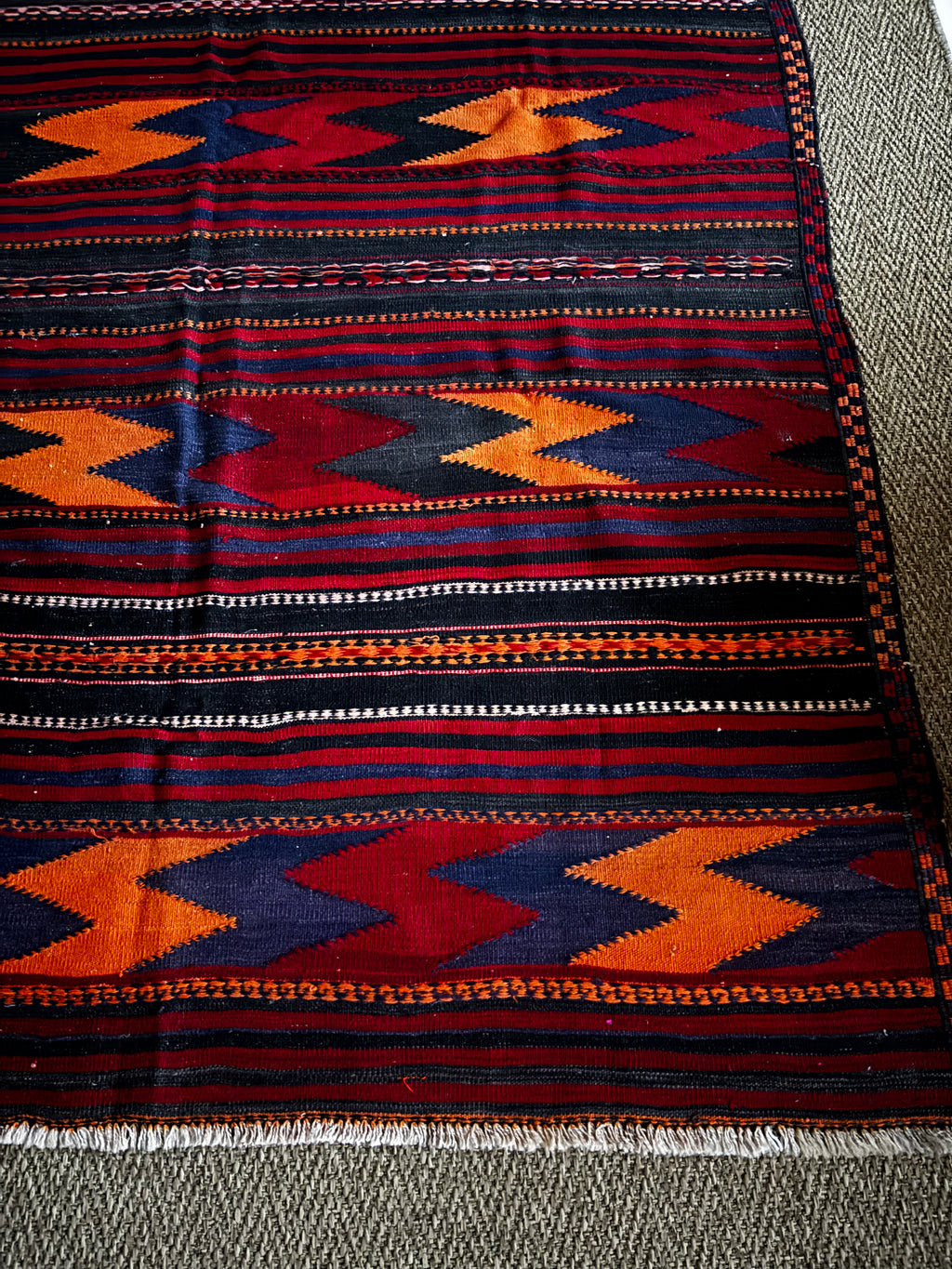 163 × 173 cm Vintage Persian Kilim – Handmade Wool Carpet
