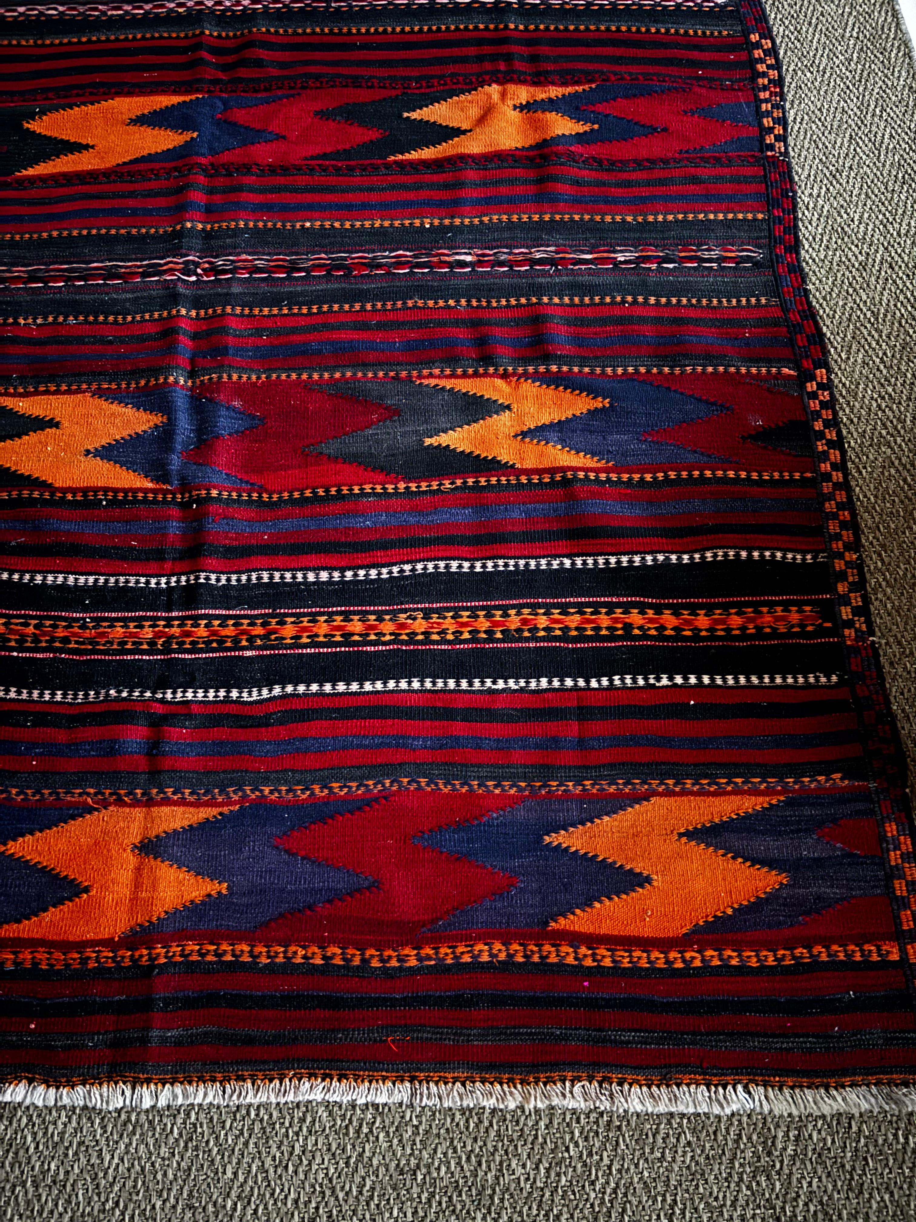 163 × 173 cm Vintage Persian Kilim – Handmade Wool Carpet