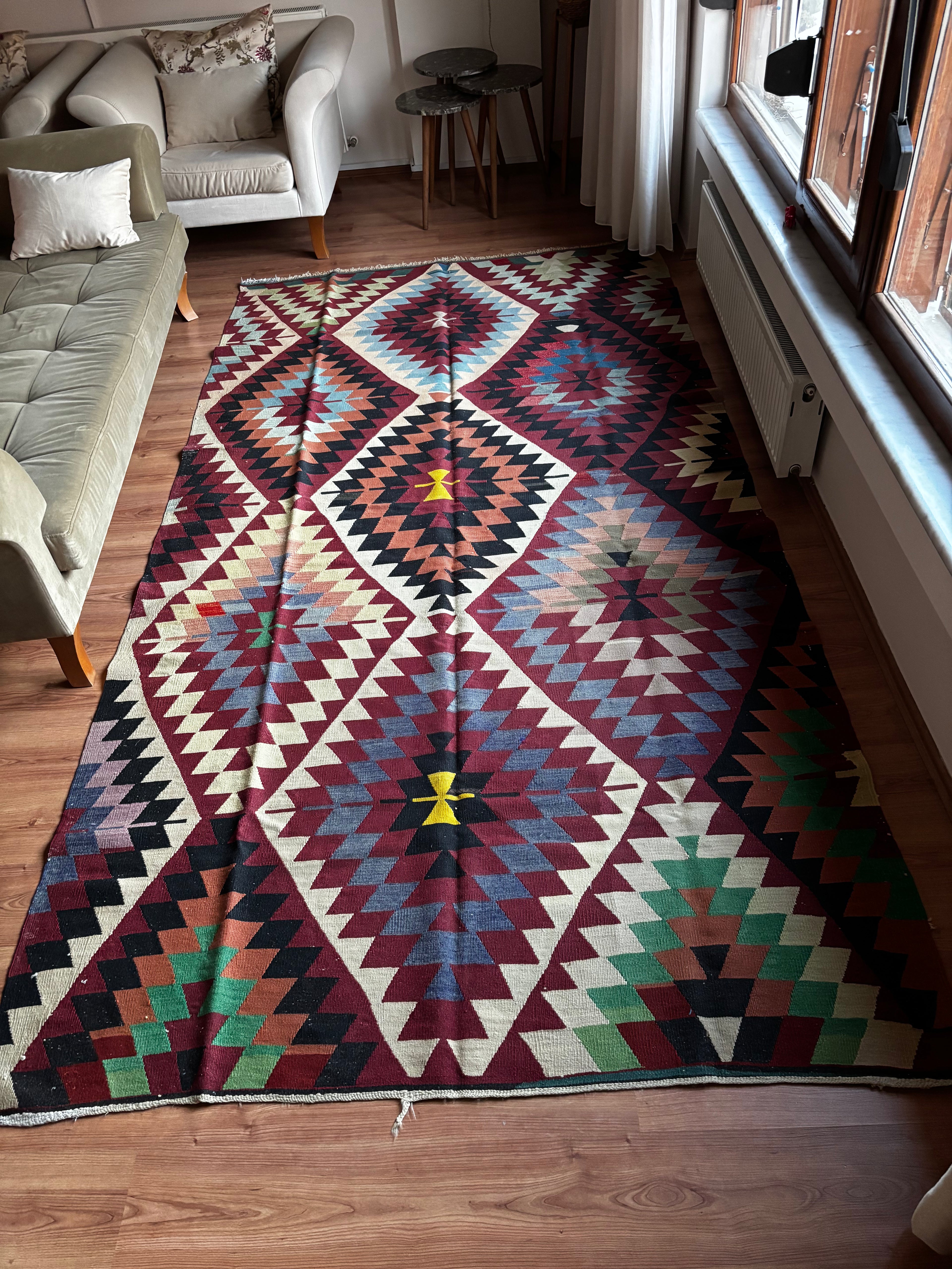 175 × 345 cm | Handmade Uşak Kelle Boyu Wool Kilim