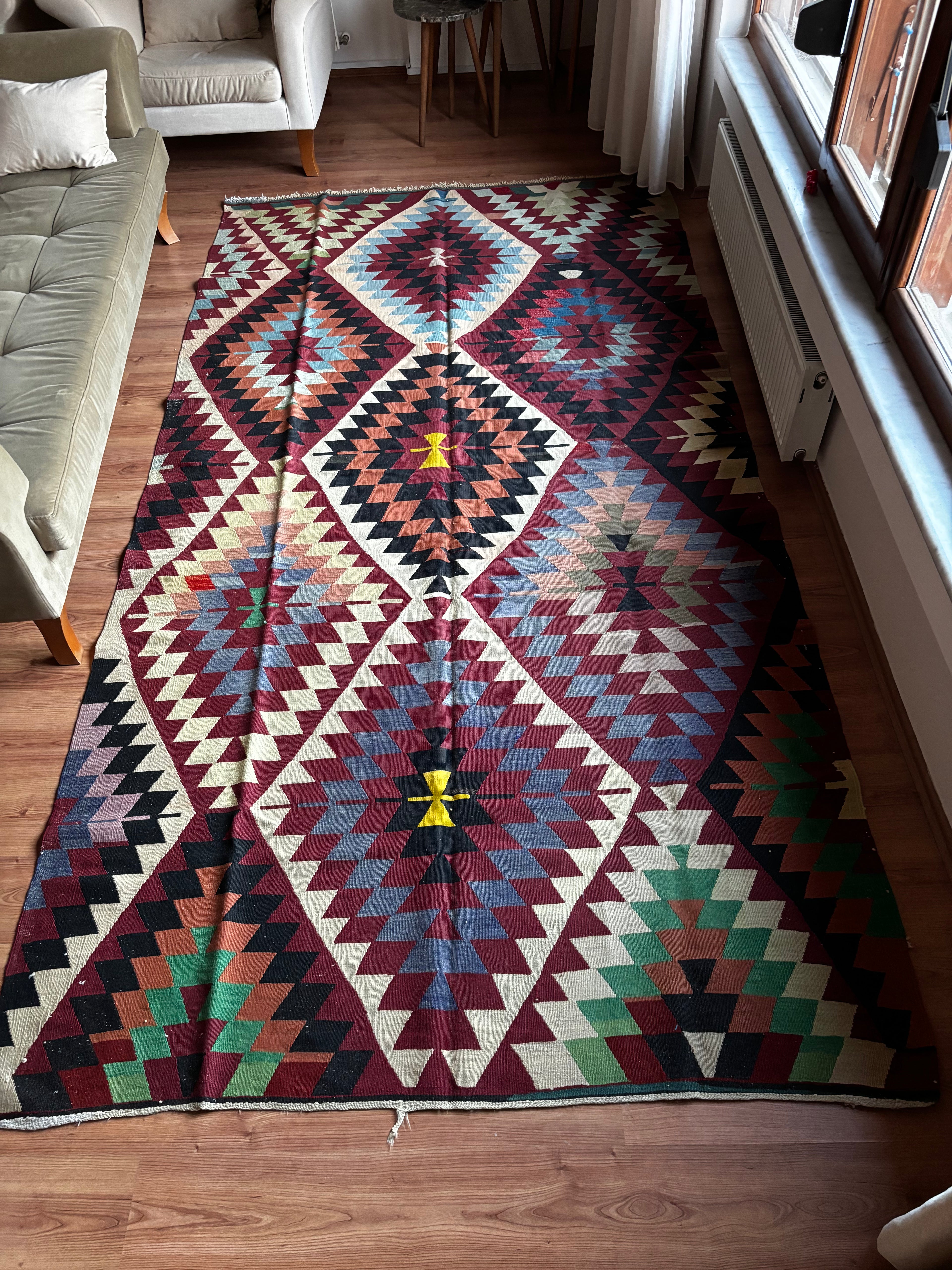 175 × 345 cm | Handmade Uşak Kelle Boyu Wool Kilim