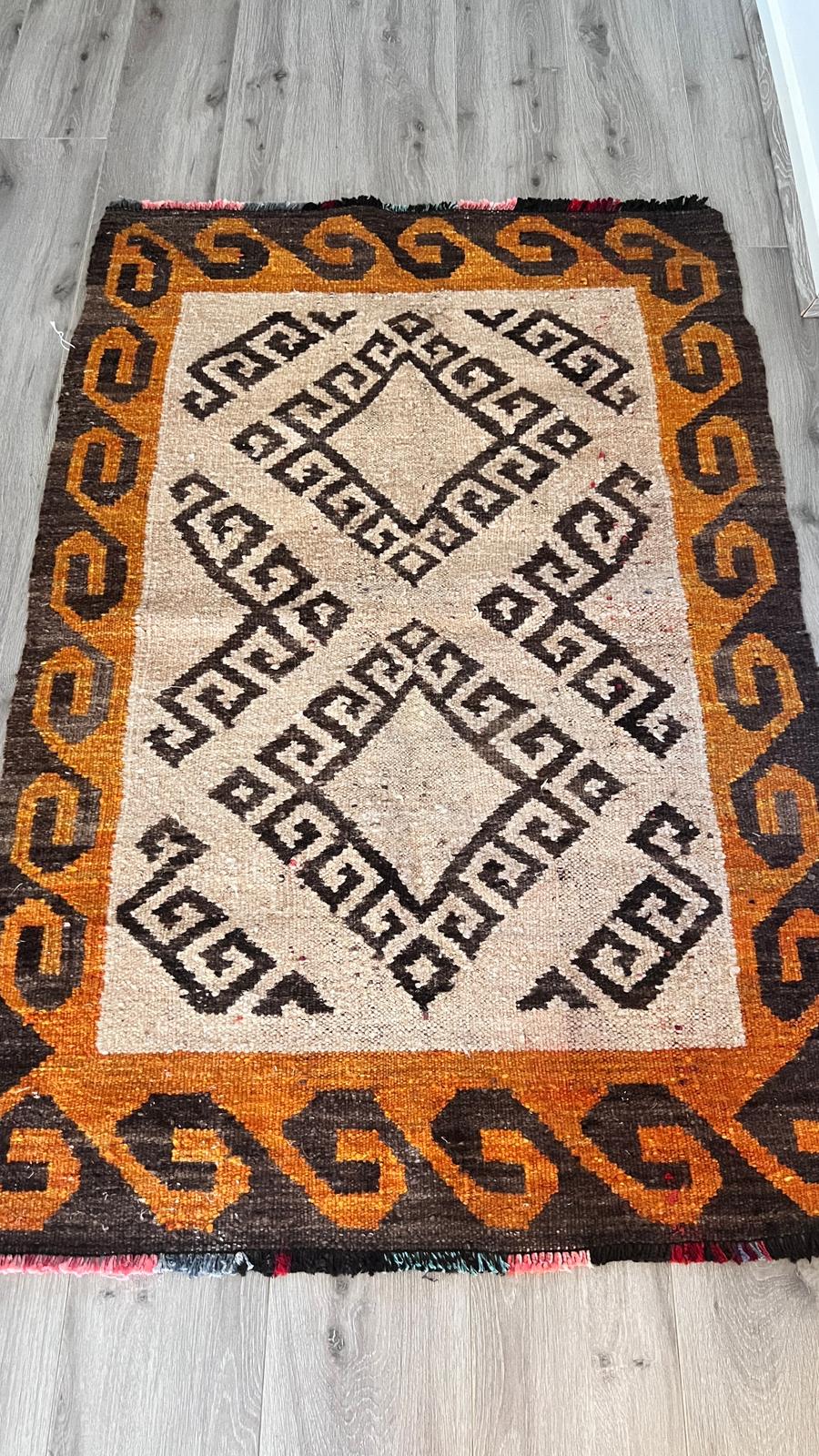 Vintage Anatolian Tribal Rug – 100x151 cm – Handwoven Wool Accent Rug