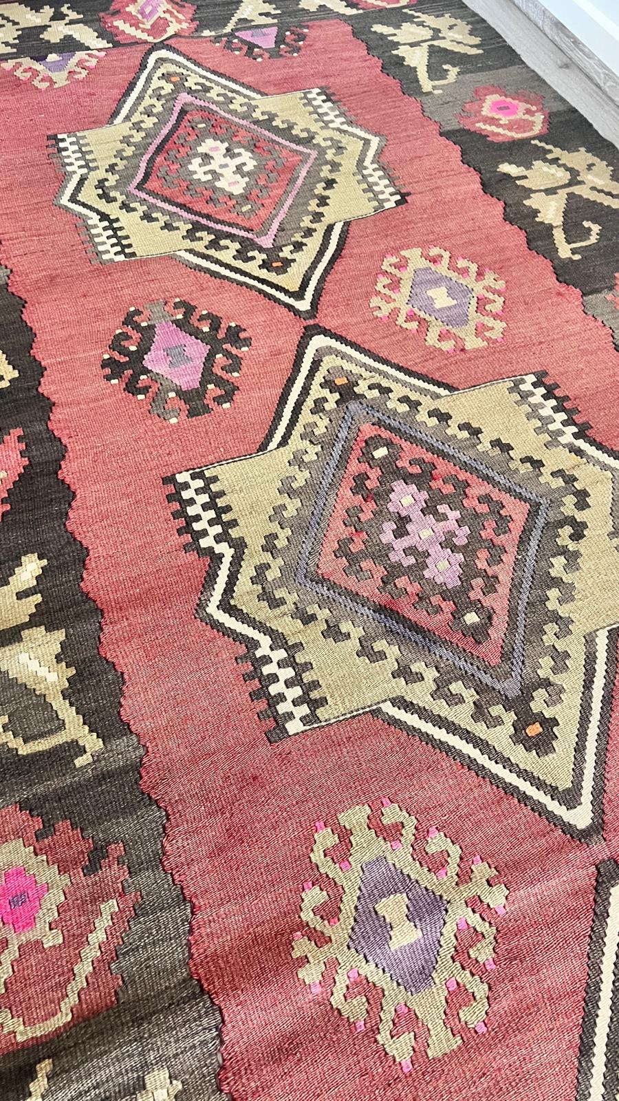 Vintage Anatolian Runner Rug – 107x305 cm – Handwoven Wool Tribal Kilim