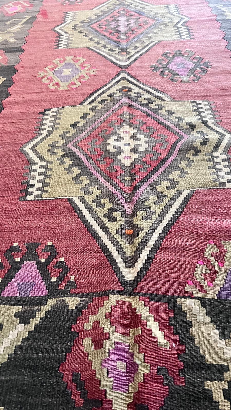 Vintage Anatolian Runner Rug – 107x305 cm – Handwoven Wool Tribal Kilim