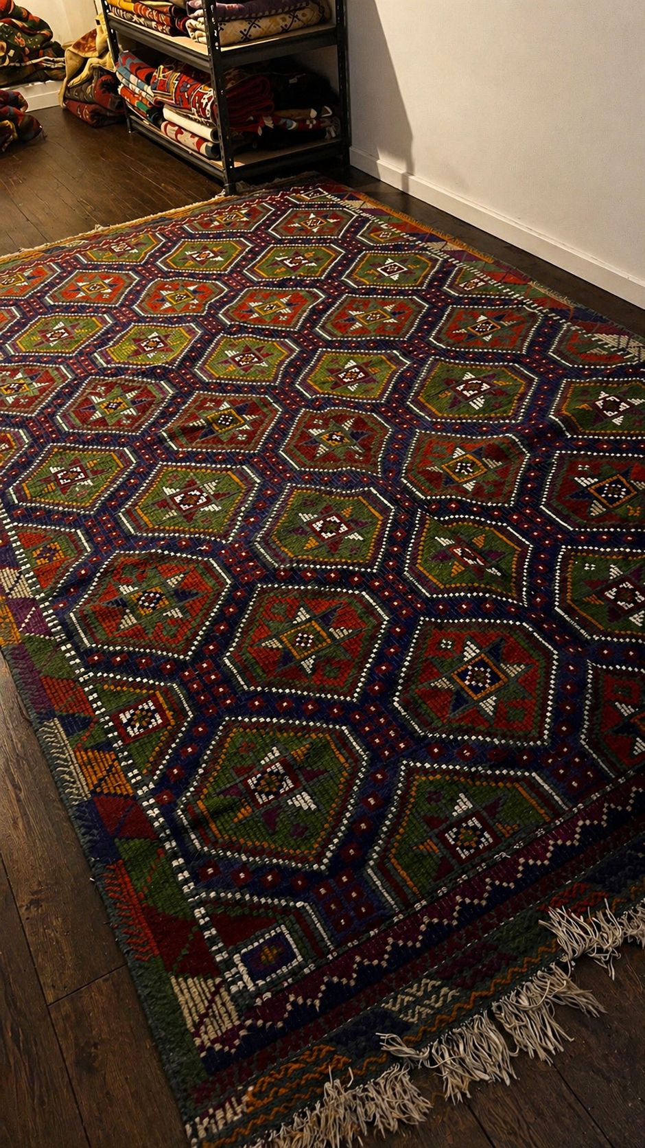 Large Vintage Anatolian Rug – 187x293 cm – Handwoven Wool Statement Carpet