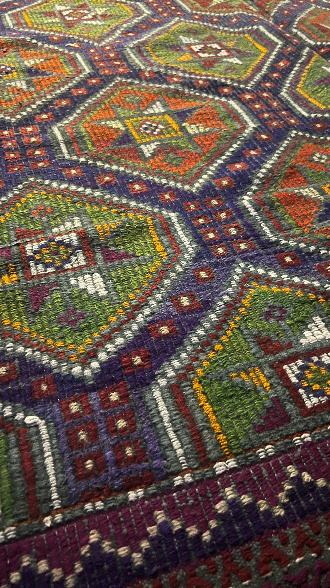Large Vintage Anatolian Rug – 187x293 cm – Handwoven Wool Statement Carpet
