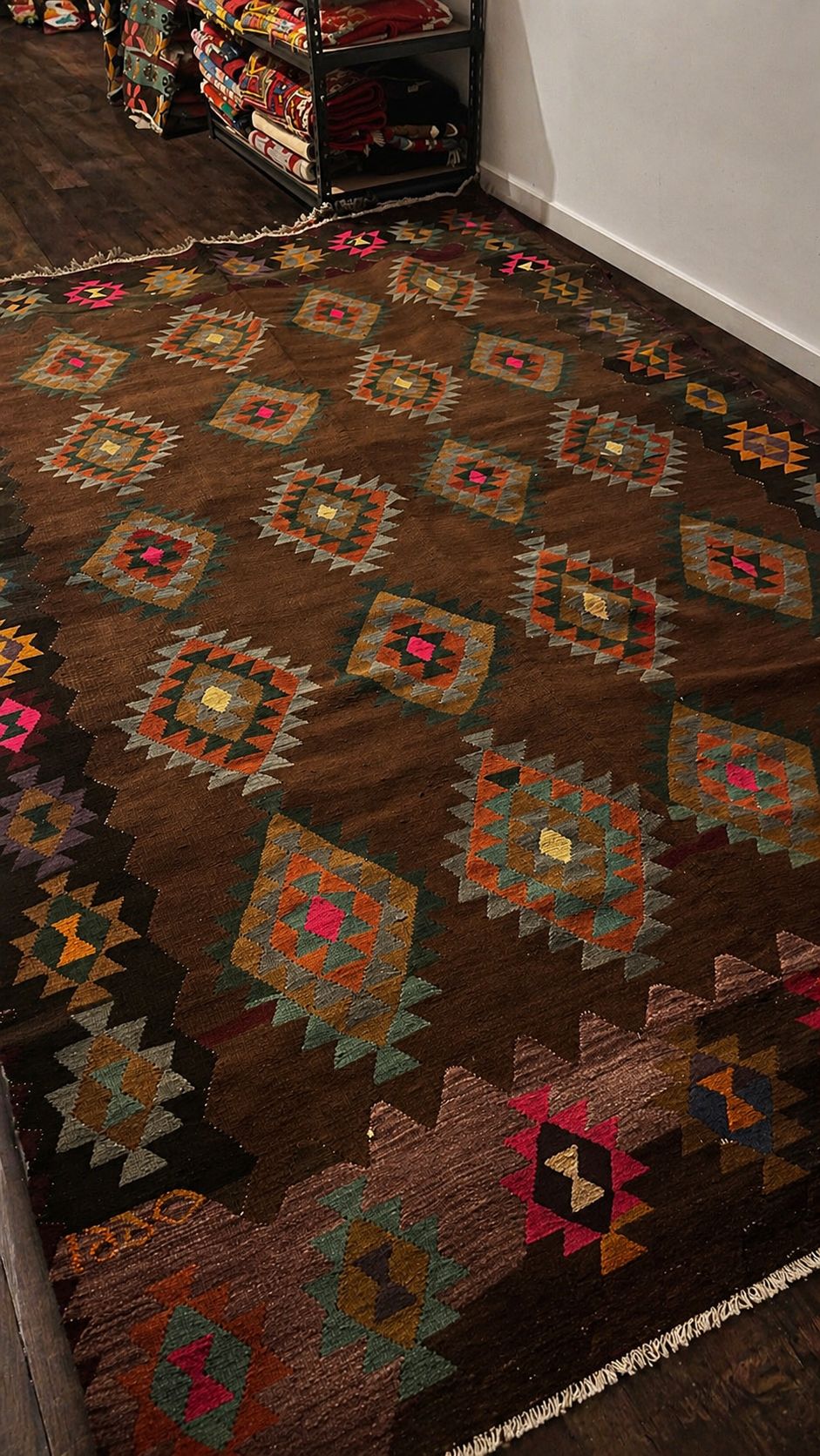 Large Vintage Kilim Rug – 200x323 cm – Handwoven Wool Bohemian Carpet