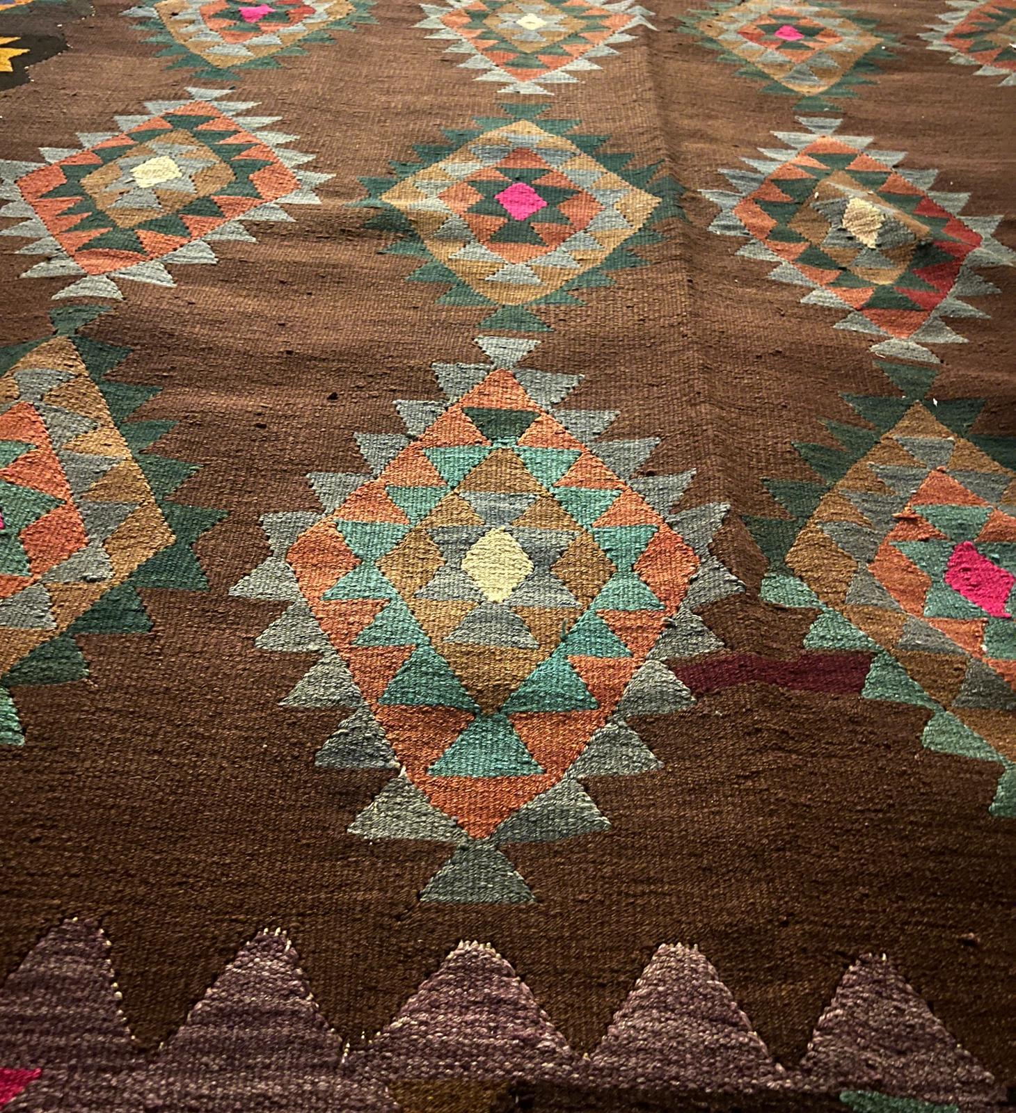 Large Vintage Kilim Rug – 200x323 cm – Handwoven Wool Bohemian Carpet