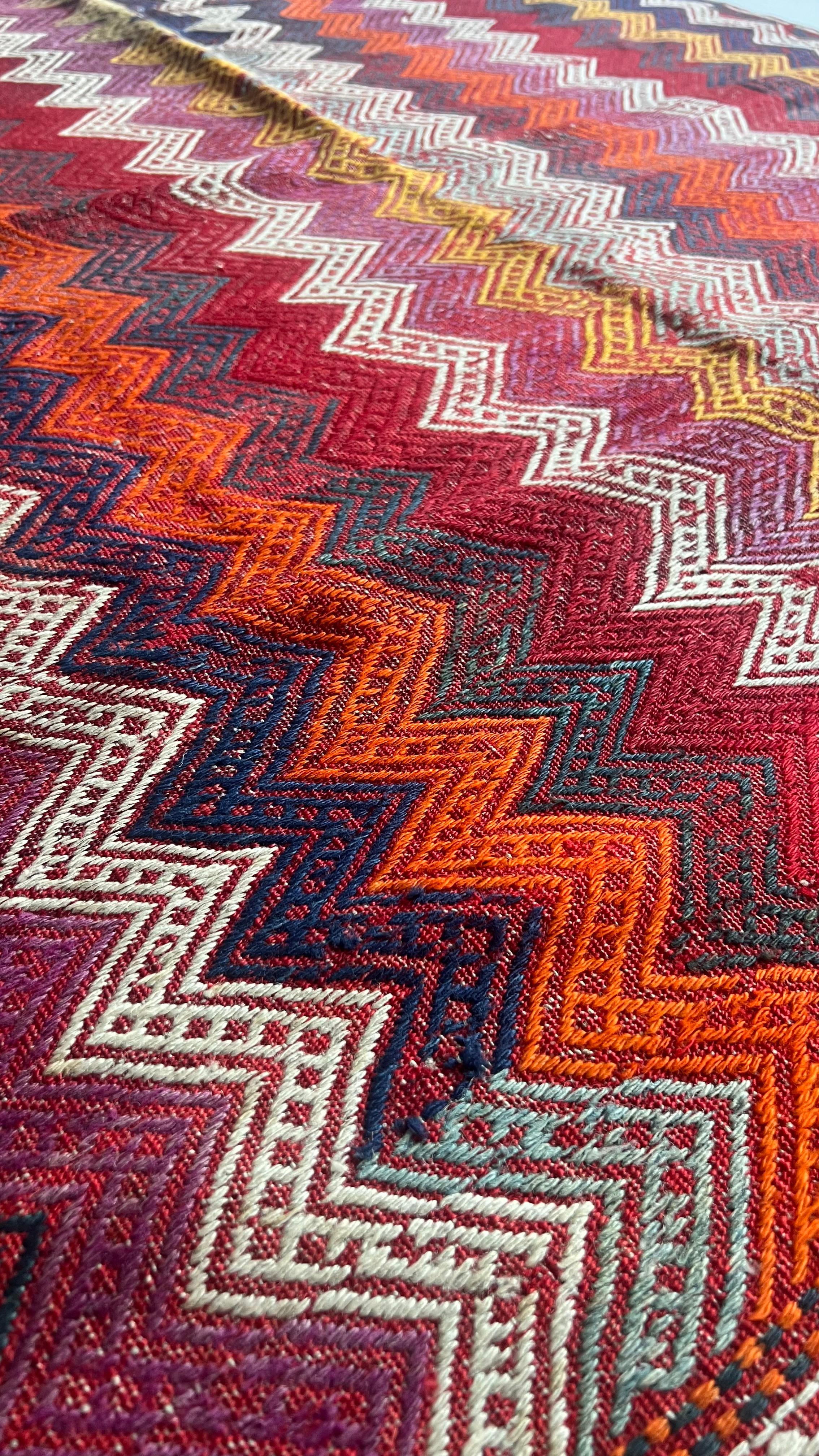 Handmade Turkish Balıkesir Cicim Kilim – 131 × 184 cm – Vintage Tribal Wool Rug