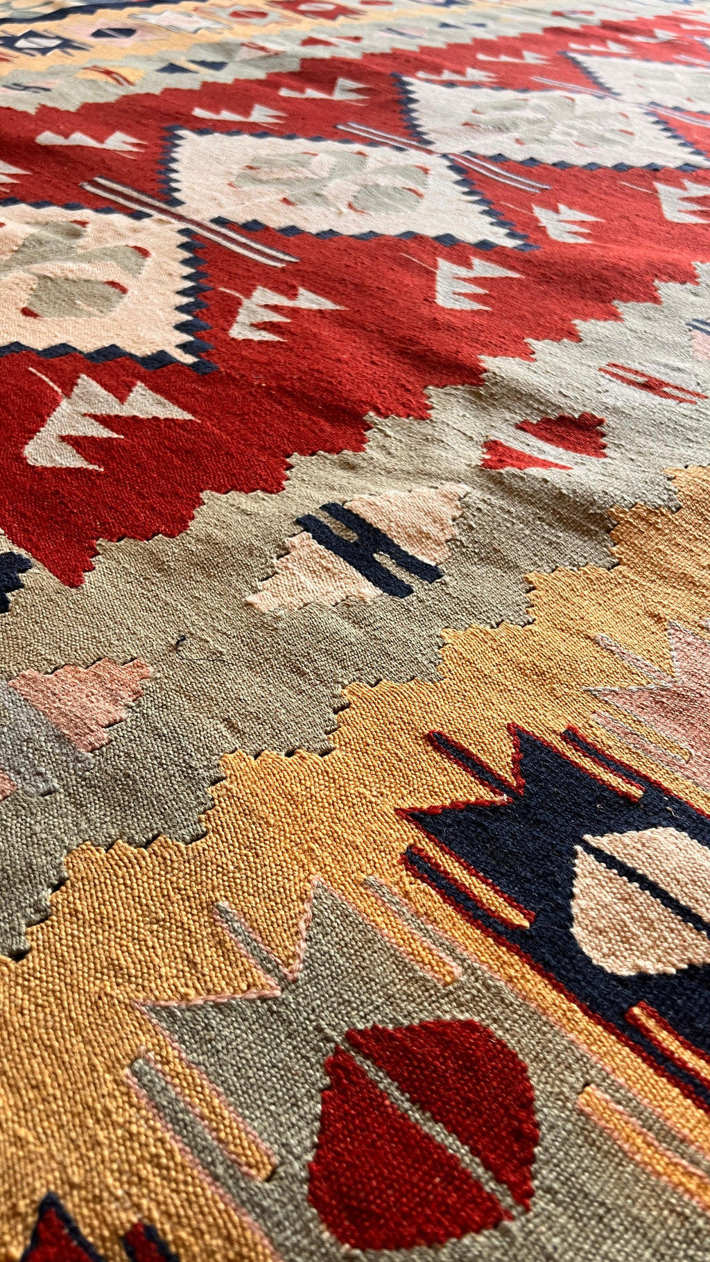Vintage Turkish Uşak Kilim – 159 × 223 cm – Handmade Wool Anatolian Rug