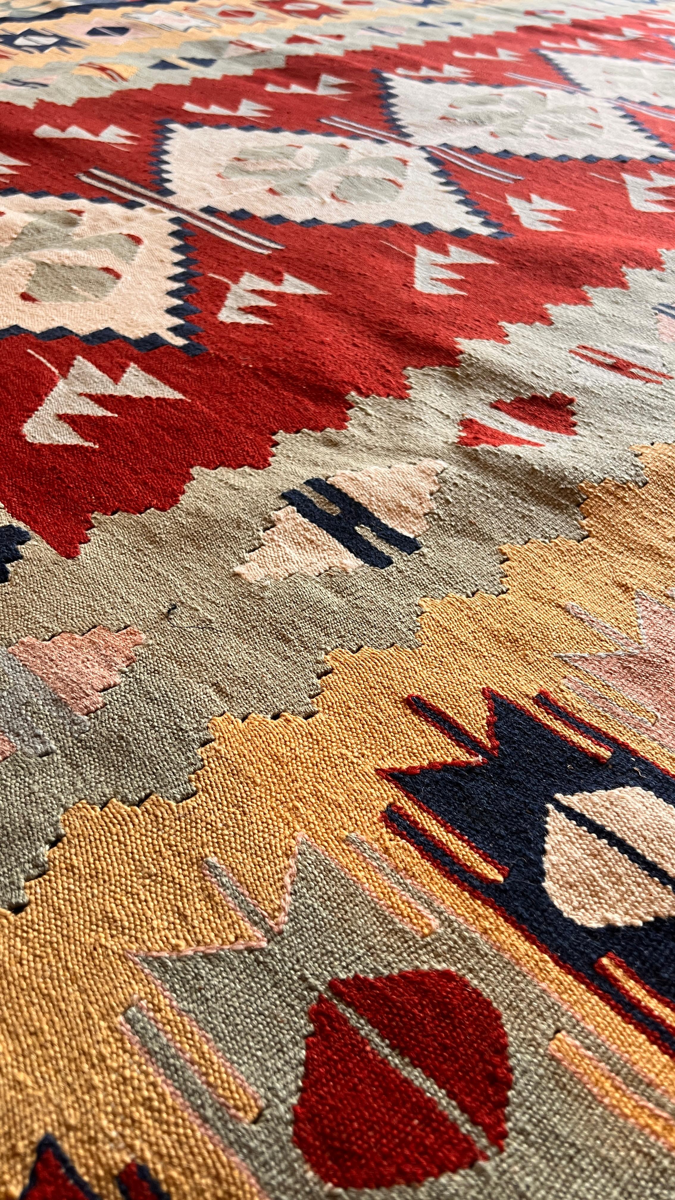 Vintage Turkish Uşak Kilim – 159 × 223 cm – Handmade Wool Anatolian Rug