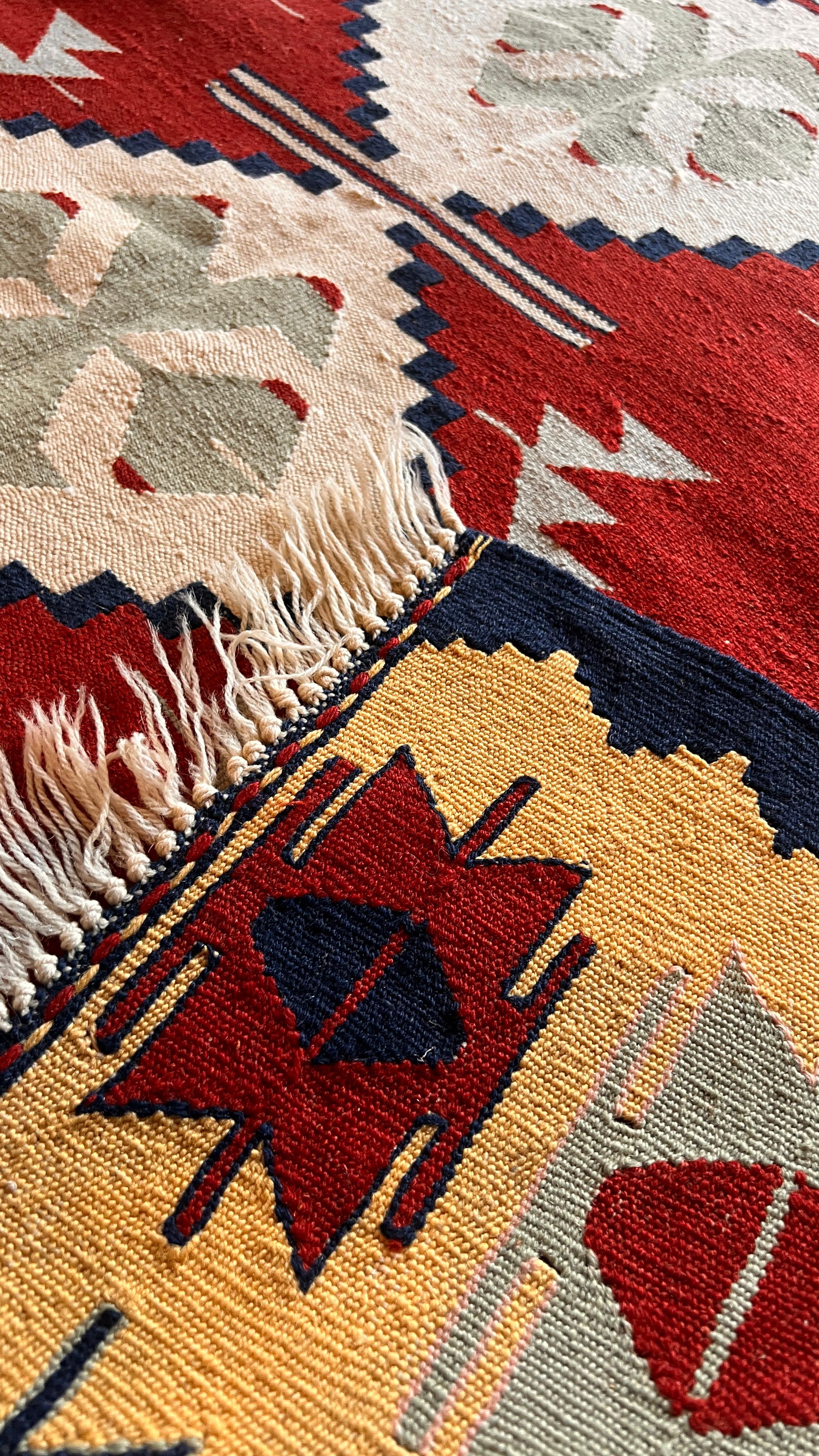 Vintage Turkish Uşak Kilim – 159 × 223 cm – Handmade Wool Anatolian Rug