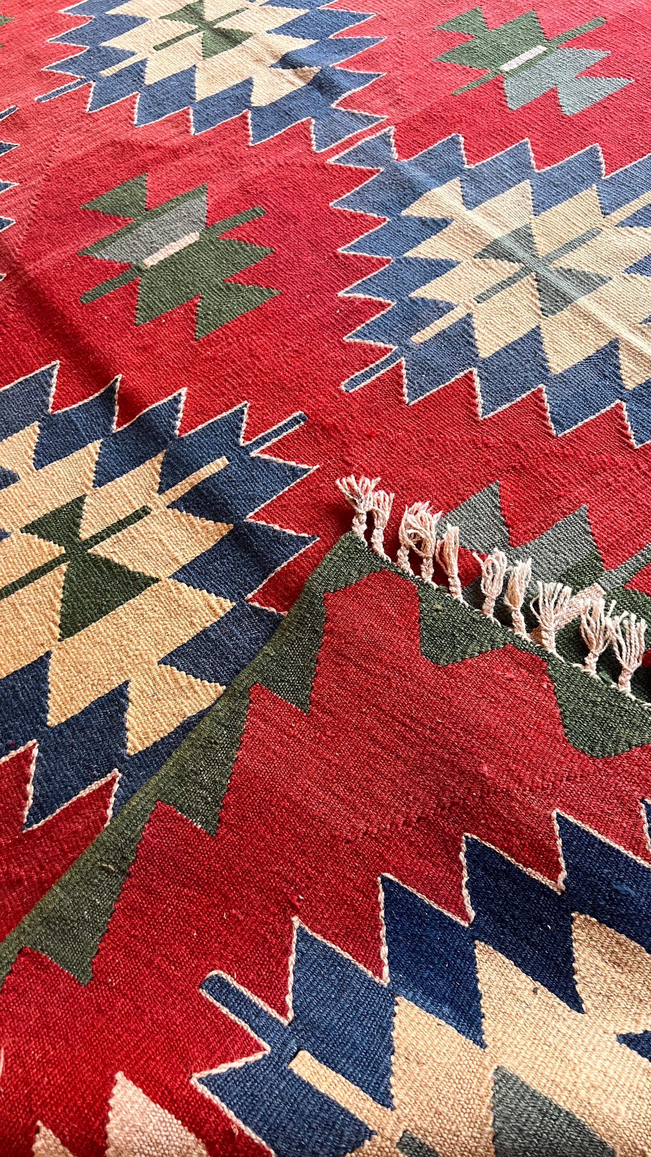 Vintage Turkish Uşak Kilim – 165 × 248 cm – Handmade Wool Tribal Rug