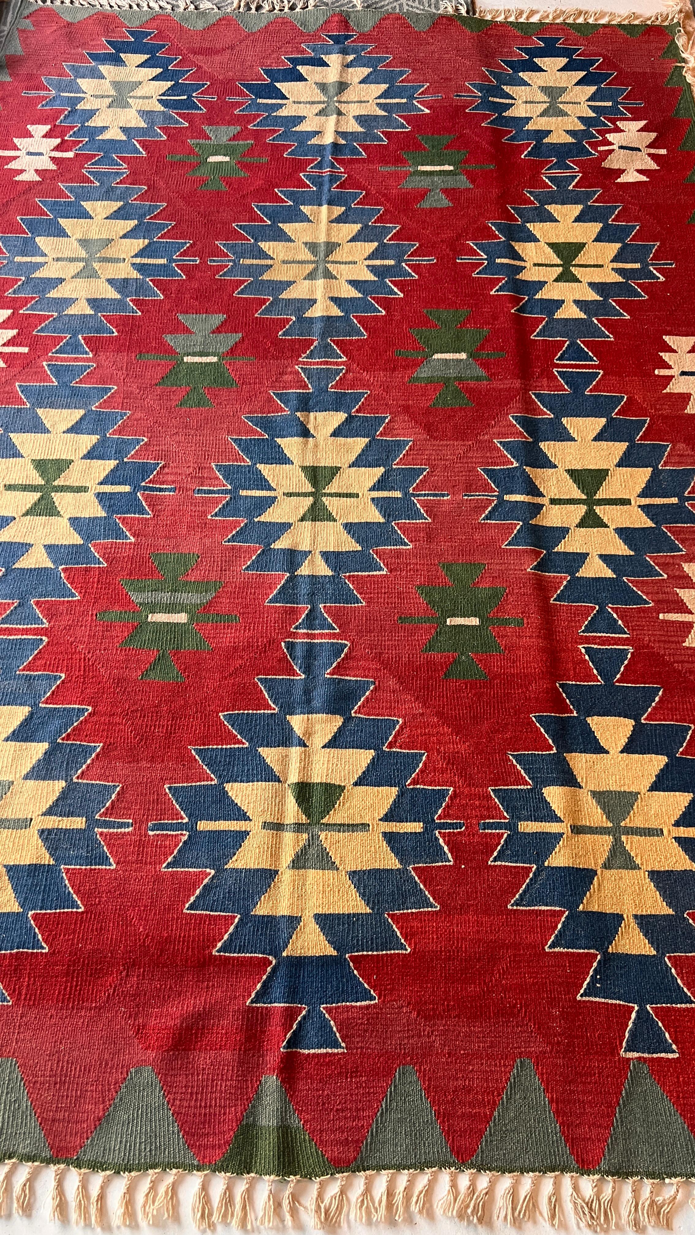 Vintage Turkish Uşak Kilim – 165 × 248 cm – Handmade Wool Tribal Rug