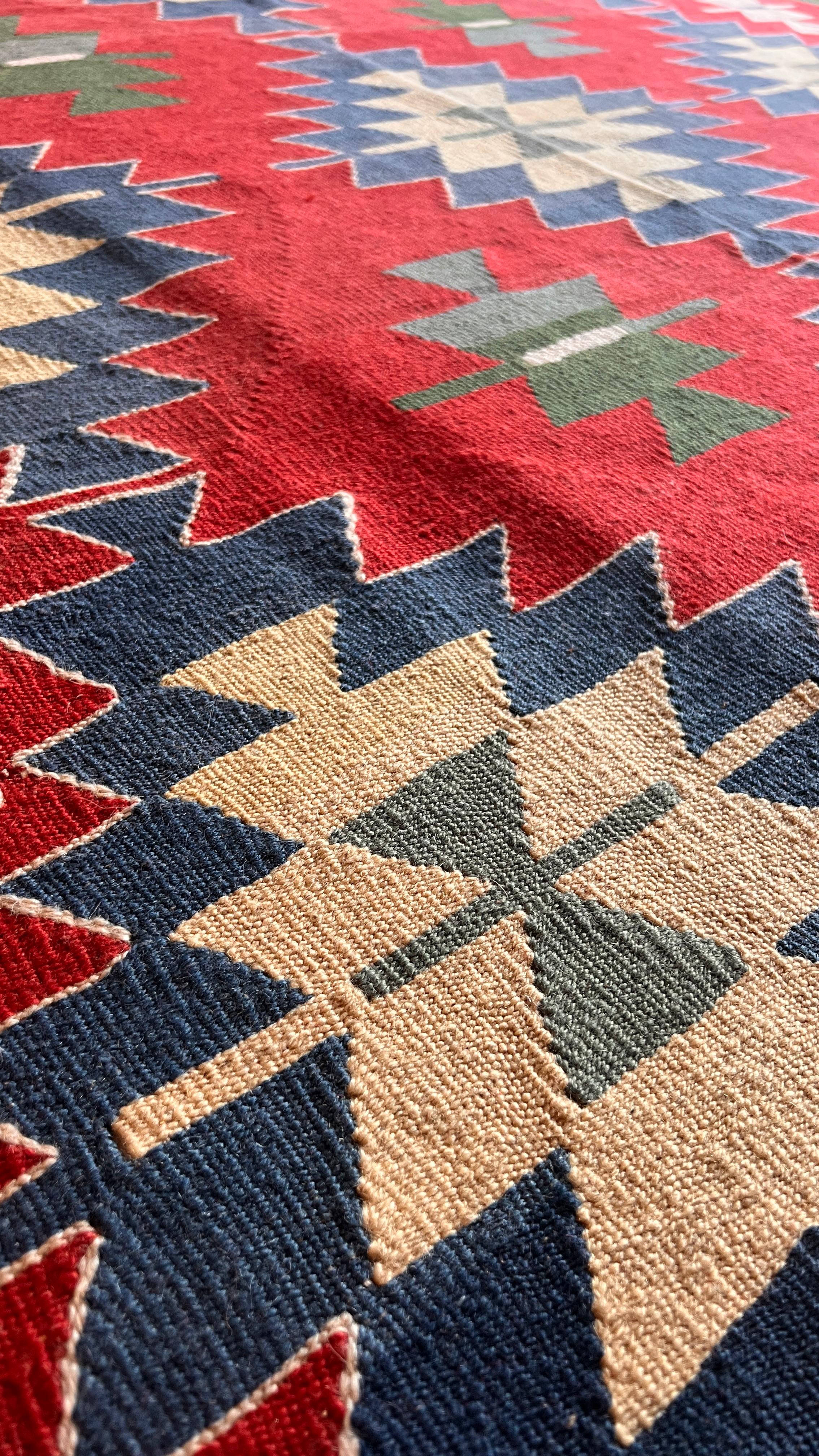 Vintage Turkish Uşak Kilim – 165 × 248 cm – Handmade Wool Tribal Rug