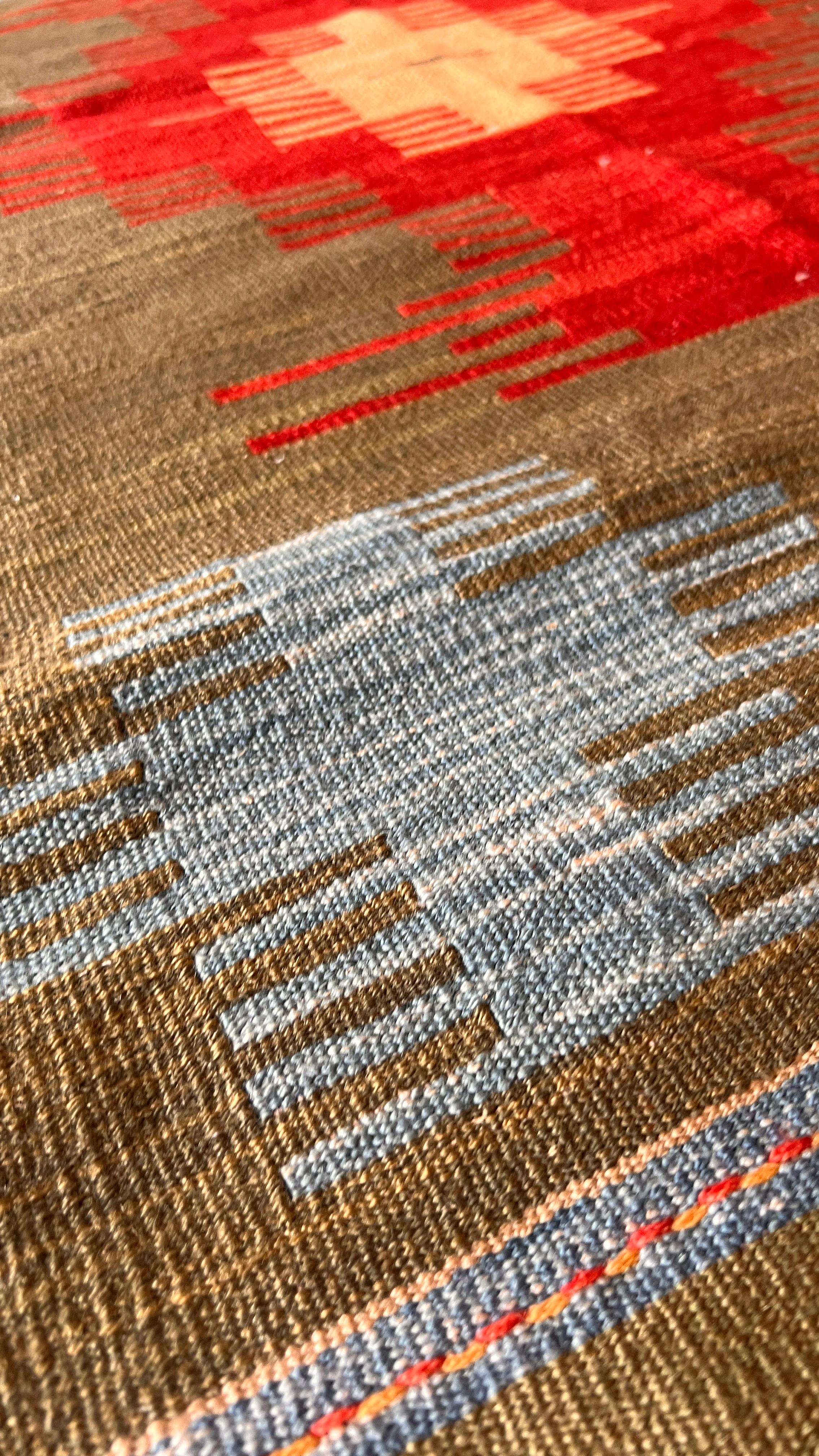 Vintage Turkish Uşak Kilim – 124 × 170 cm – Handmade Wool Tribal Rug