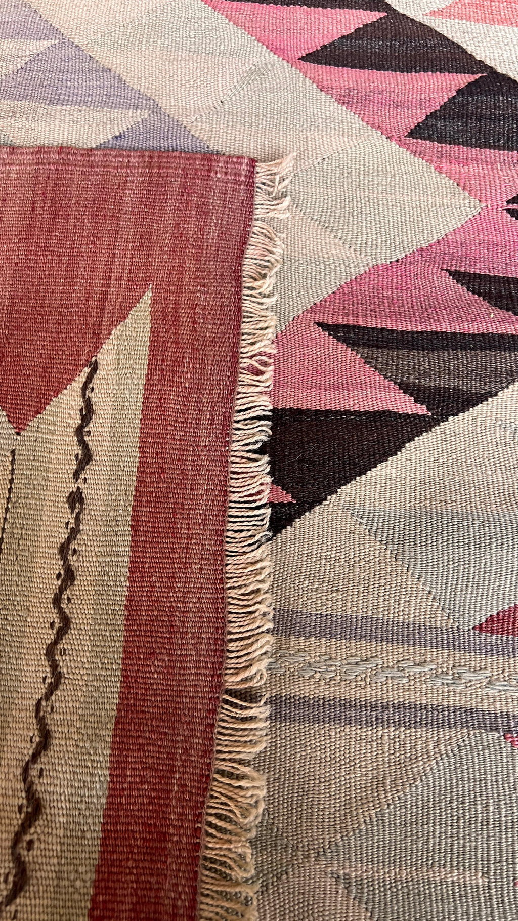 Vintage Turkish Uşak Kilim – 165 × 228 cm – Handmade Wool Tribal Rug