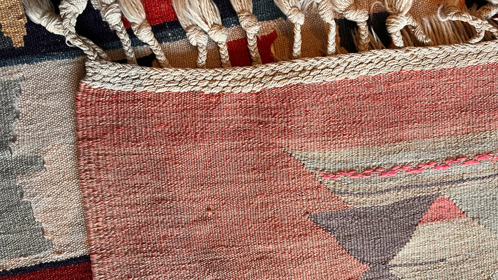 Vintage Turkish Uşak Kilim – 165 × 228 cm – Handmade Wool Tribal Rug