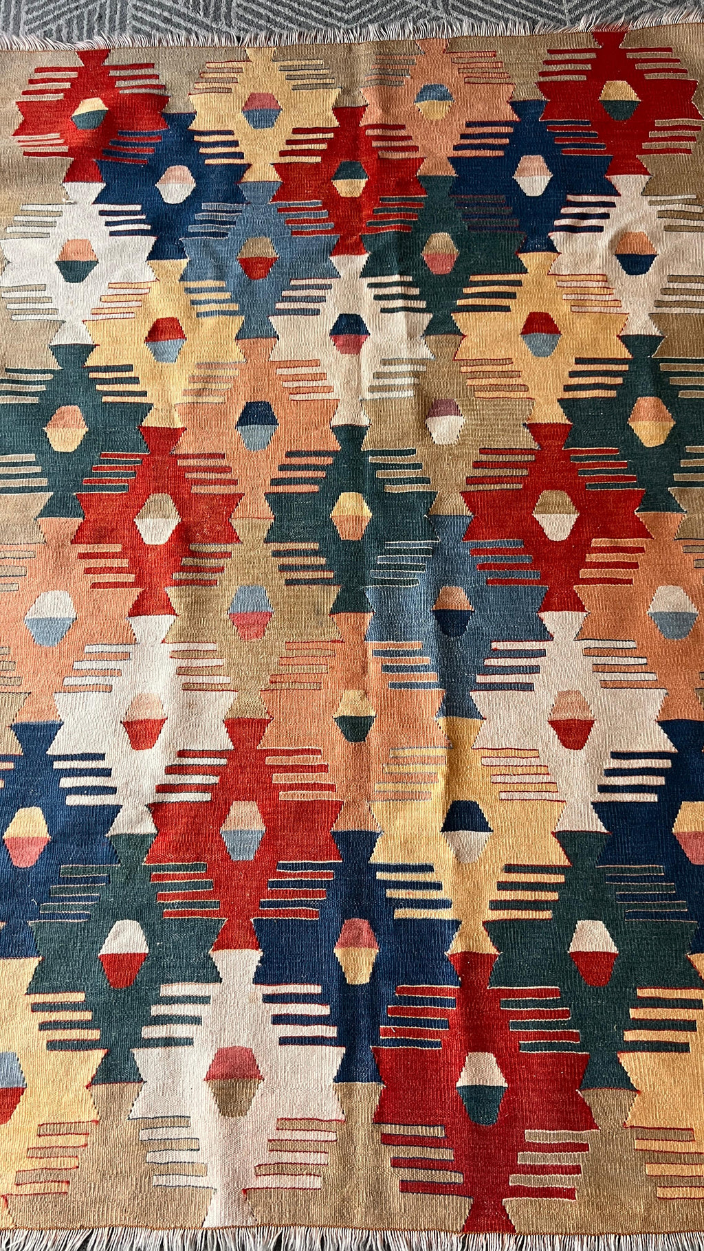 Vintage Turkish Uşak Kilim – 125 × 178 cm – Handmade Wool Tribal Rug