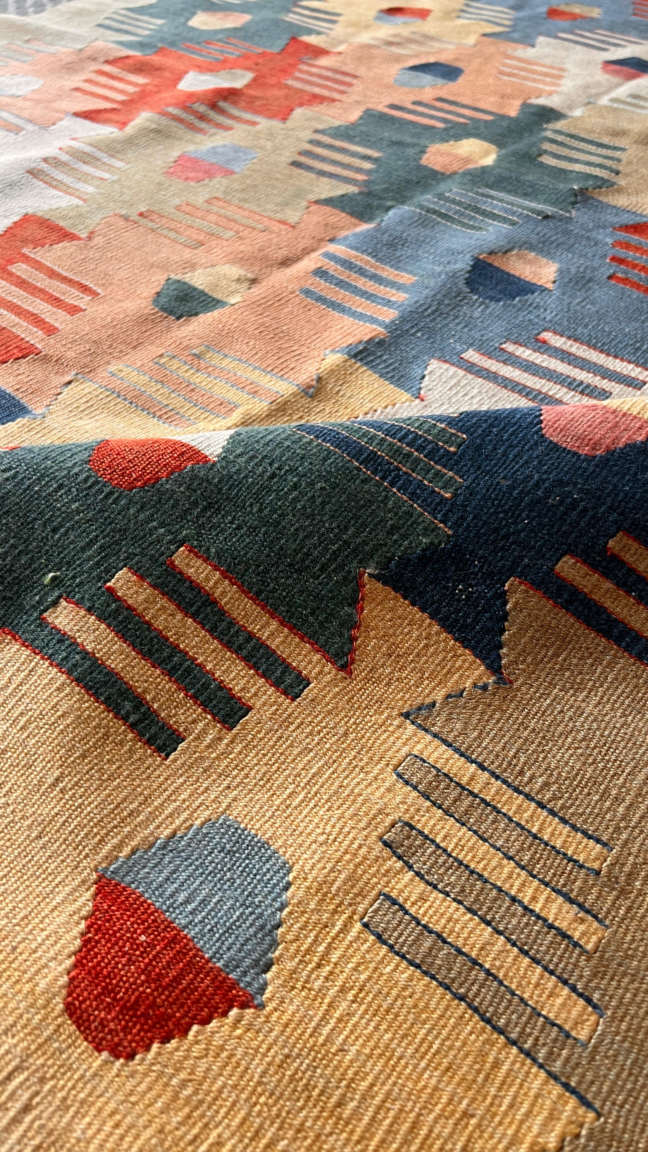Vintage Turkish Uşak Kilim – 125 × 178 cm – Handmade Wool Tribal Rug