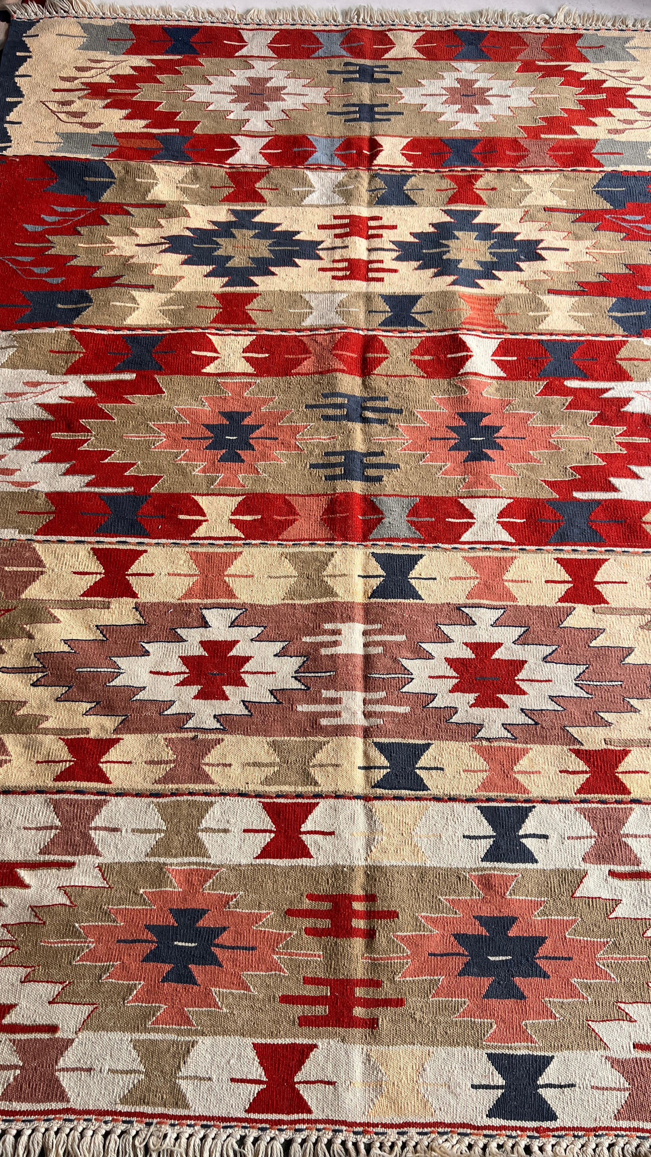 Handmade Turkish Uşak Kilim – 165 × 233 cm – Vintage Tribal Wool Rug