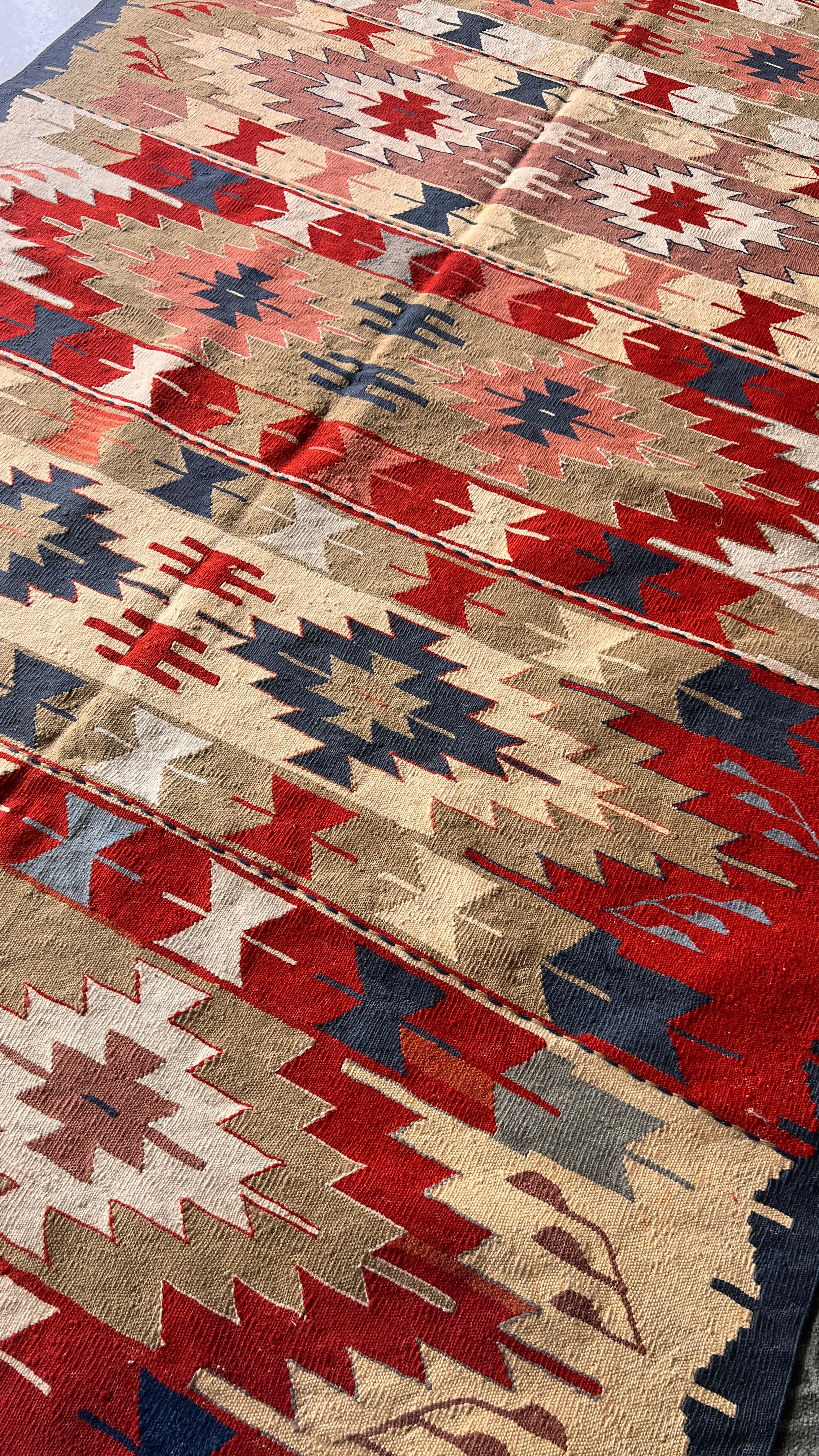Handmade Turkish Uşak Kilim – 165 × 233 cm – Vintage Tribal Wool Rug