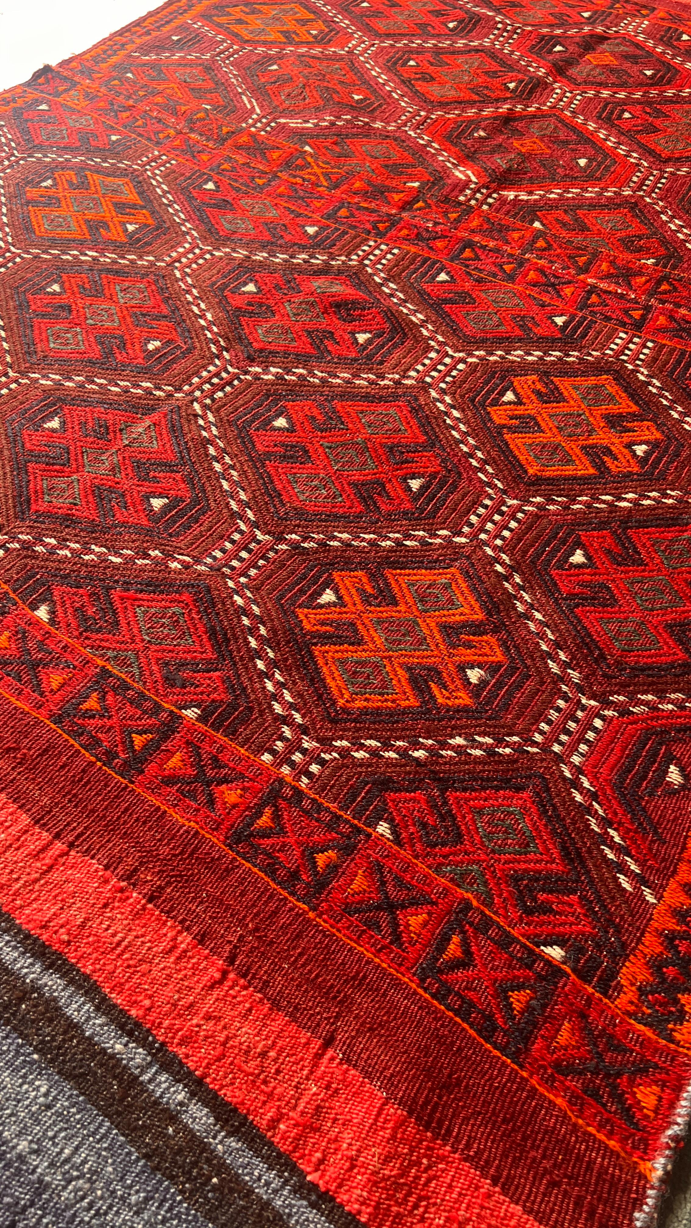 Handmade Persian Cicim Kilim – 128 × 220 cm – Vintage Wool Tribal Rug