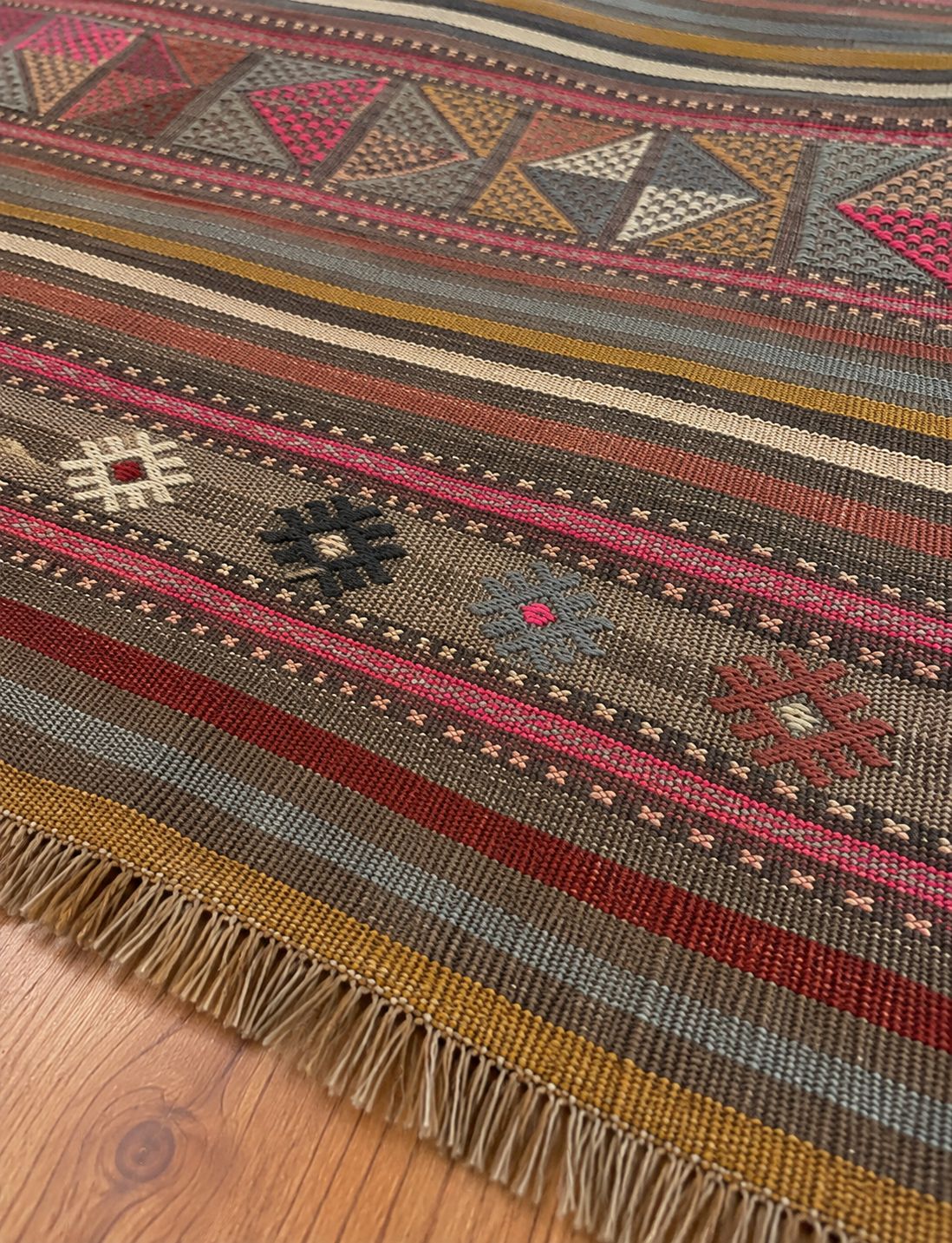Vintage Konya Kilim – Taupe · 148 × 210 cm
