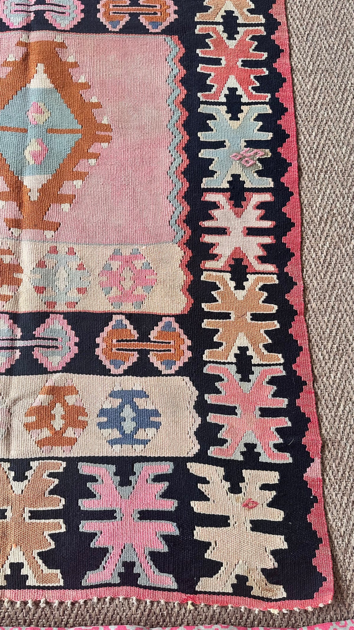 Vintage Bulgarian Kilim – Soft Pink & Navy · 101 × 210 cm