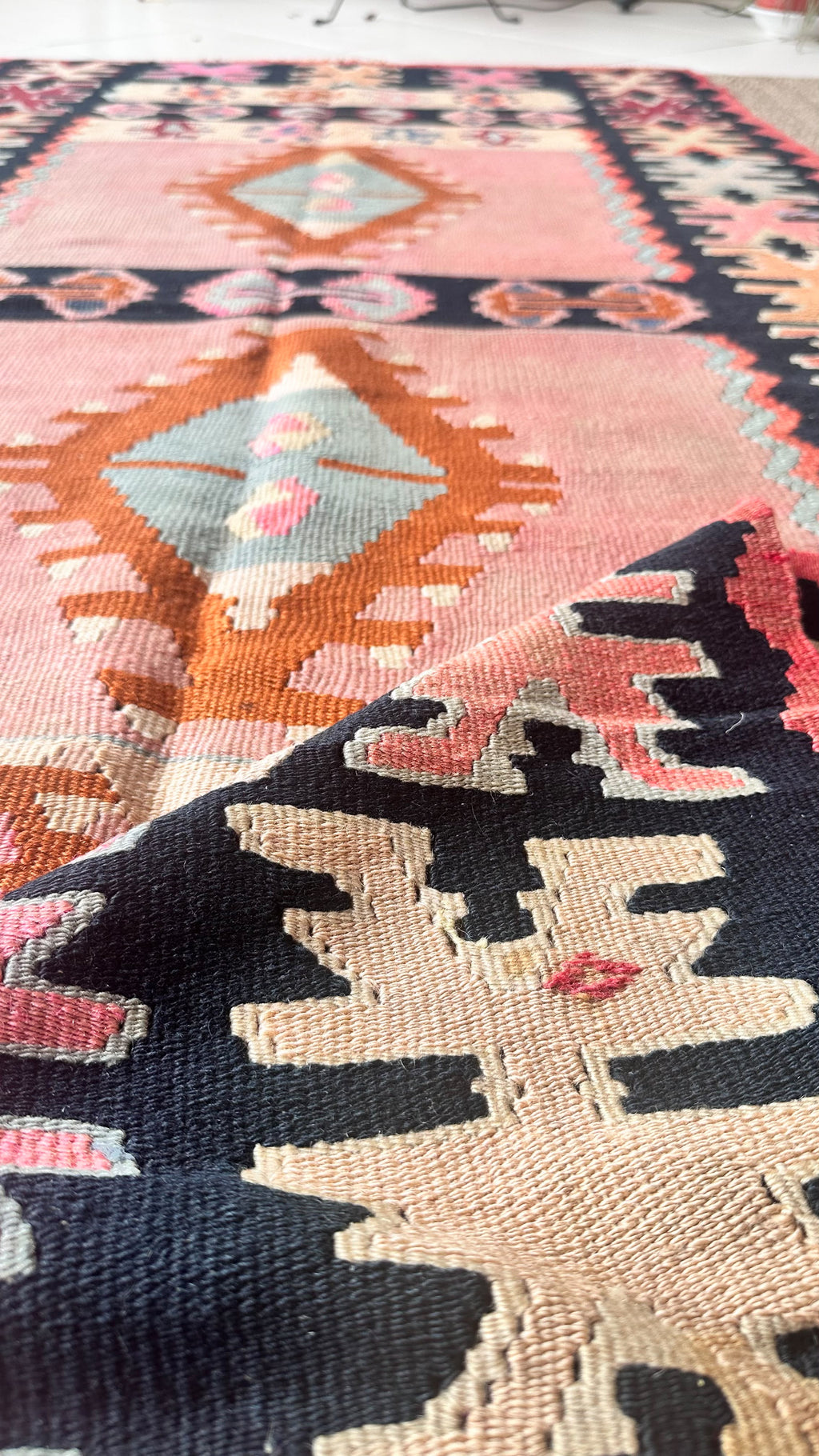 Vintage Bulgarian Kilim – Soft Pink & Navy · 101 × 210 cm