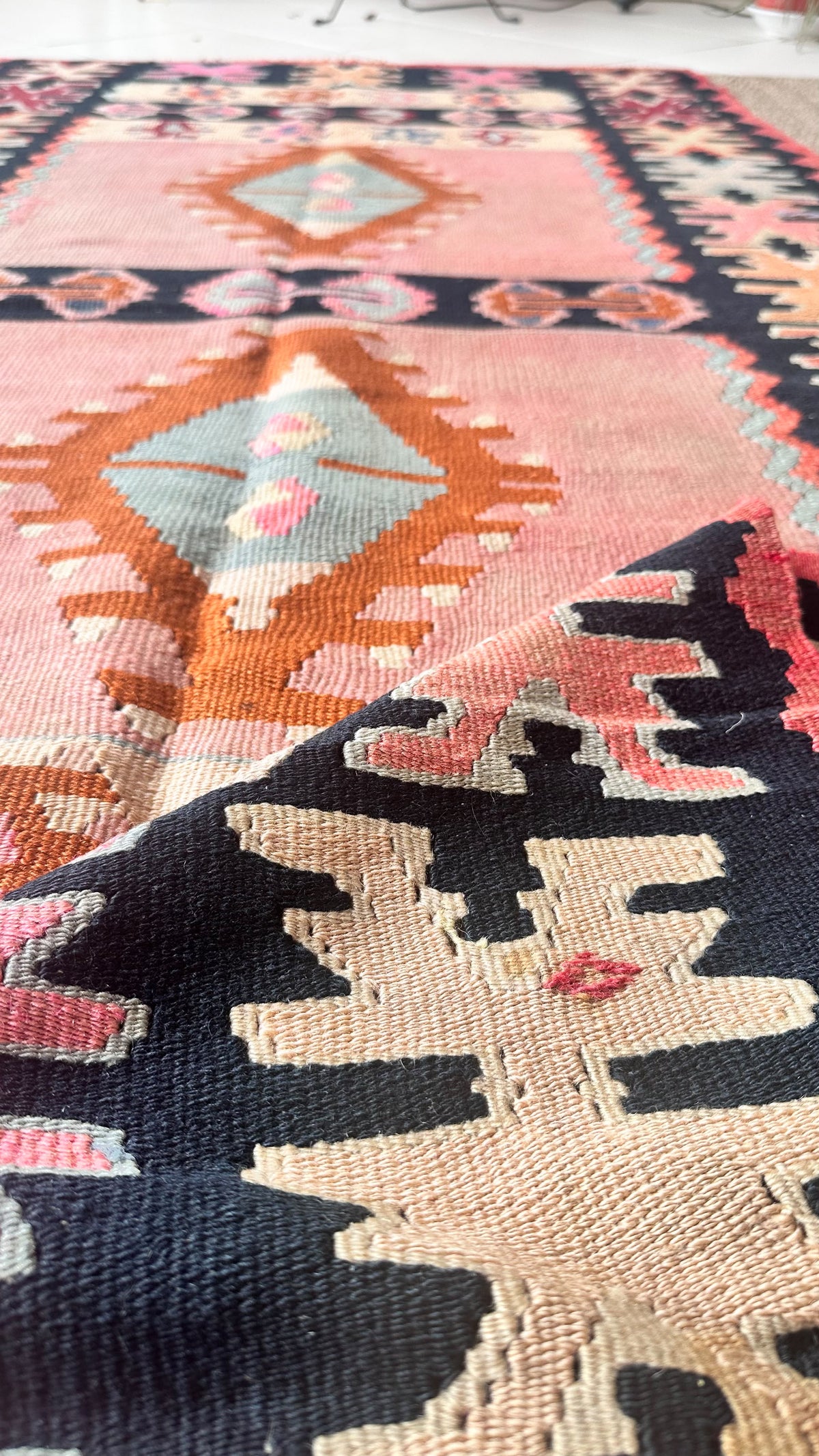 Vintage Bulgarian Kilim – Soft Pink & Navy · 101 × 210 cm