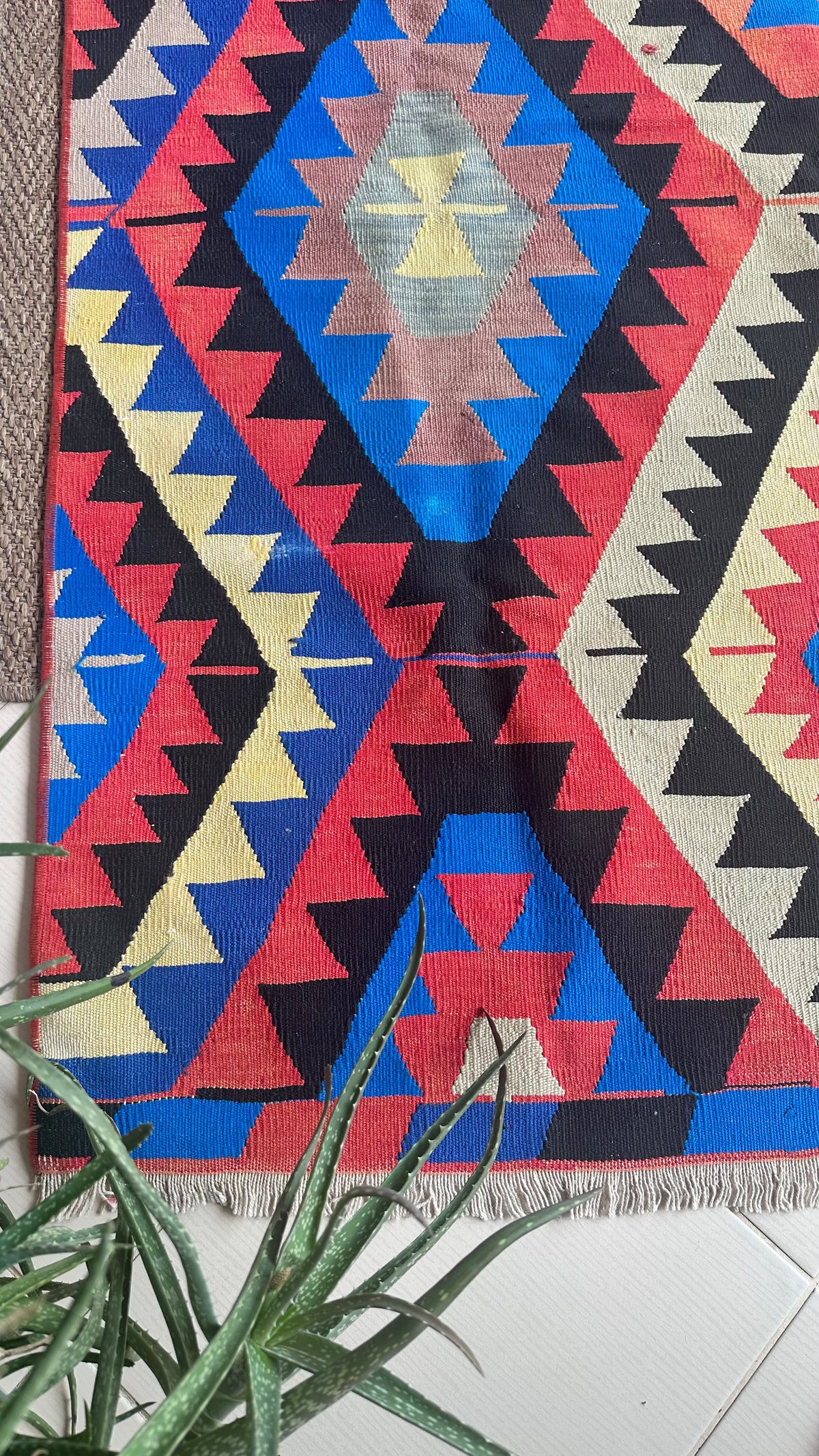 Vintage Sivas Kilim – Red & Blue · 141 × 248 cm