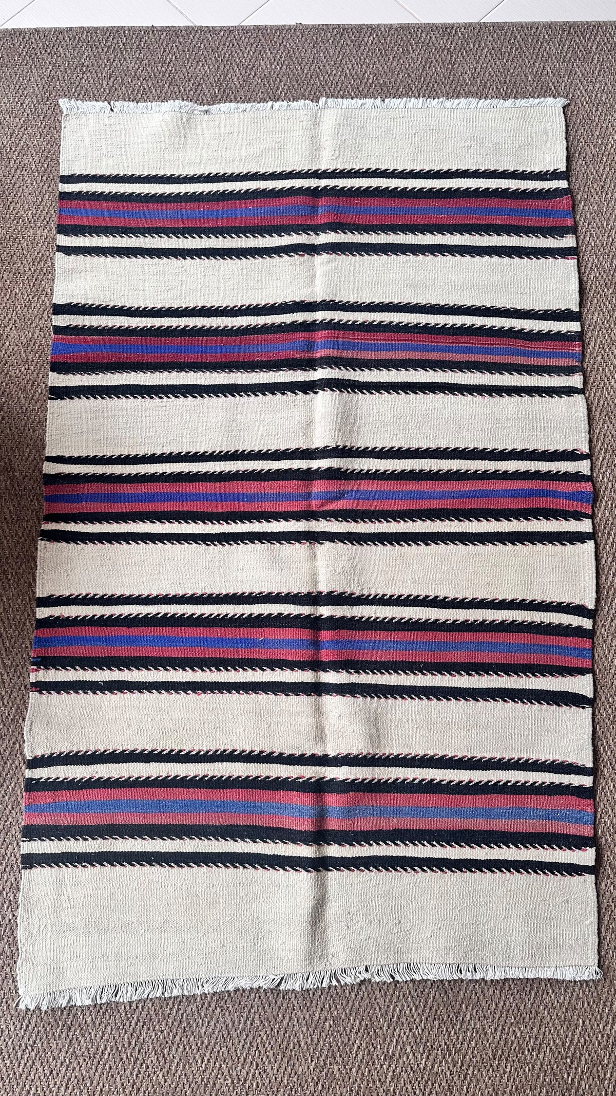 Aksaray Turkish Kilim – Ivory · 97 × 158 cm