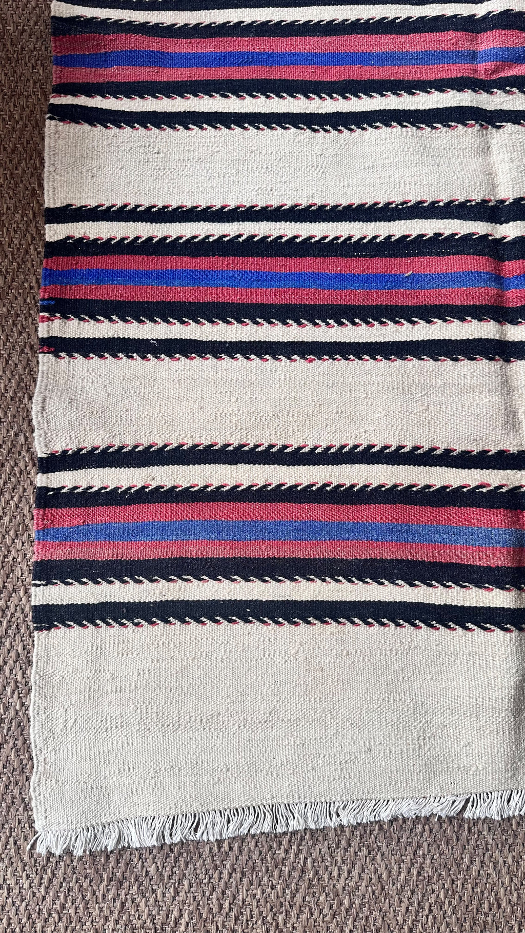 Aksaray Turkish Kilim – Ivory · 97 × 158 cm