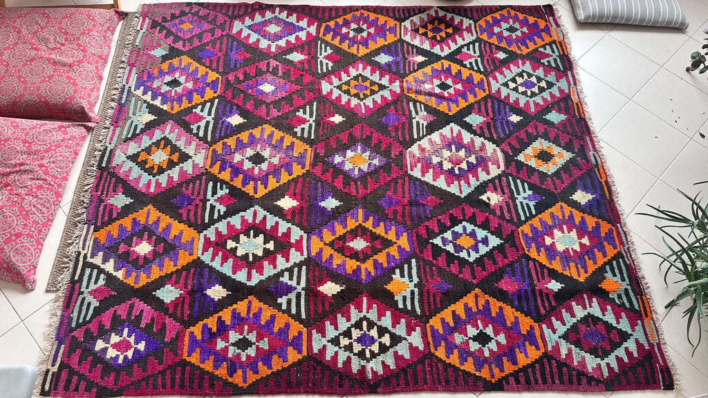 Ordu Kocakarı Kilim – Multicolour · 200 × 223 cm