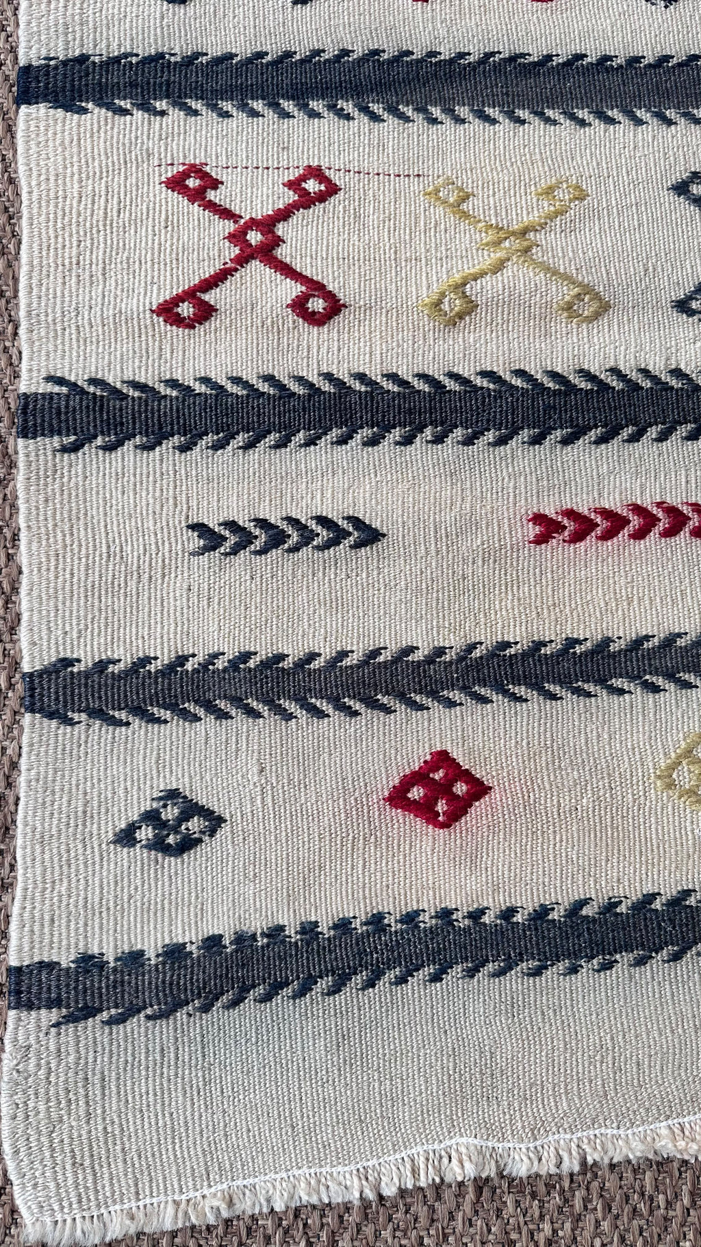 Balıkesir Turkish Kilim – Ivory & Navy · 60 × 91 cm
