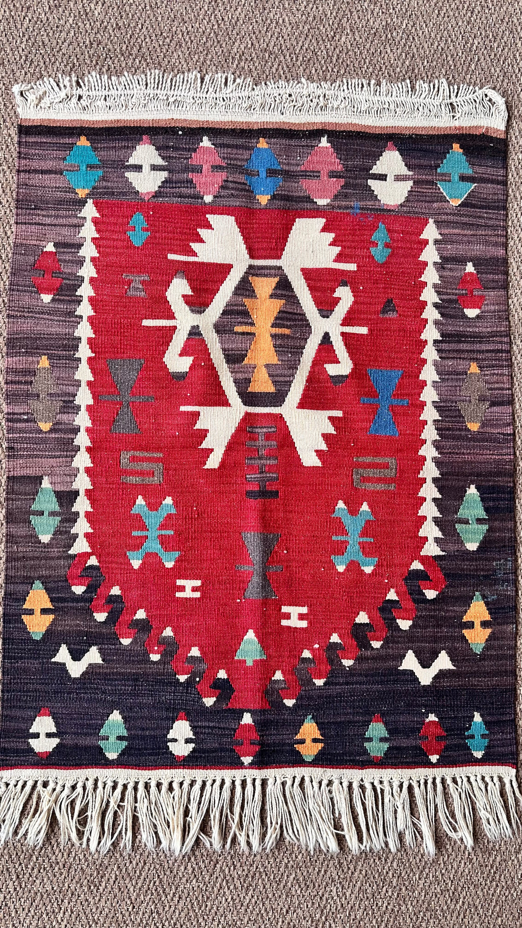 Vintage Oushak Kilim – Red & Charcoal · 83 × 107 cm