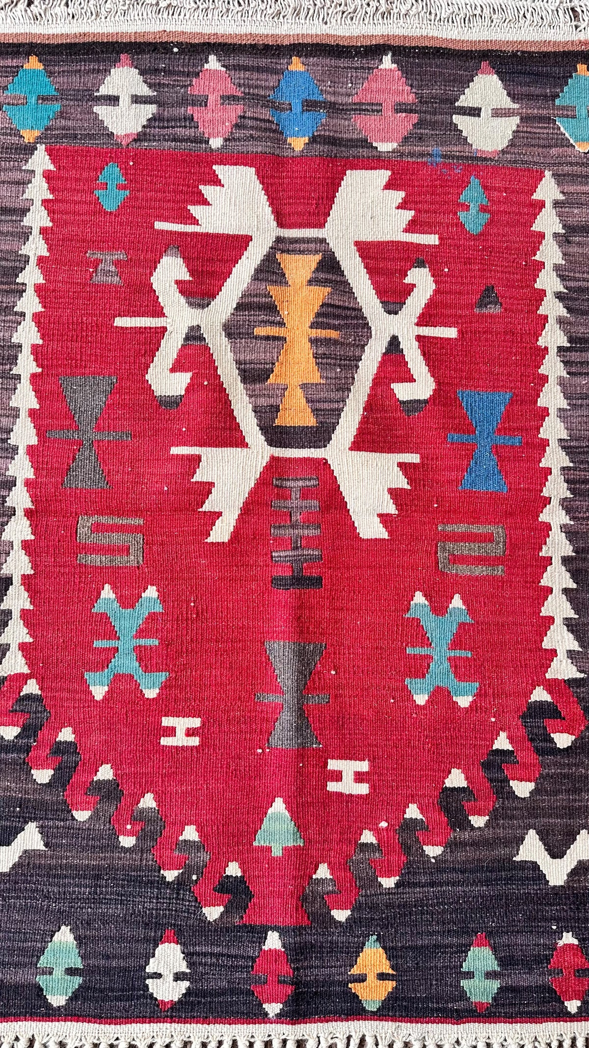 Vintage Oushak Kilim – Red & Charcoal · 83 × 107 cm