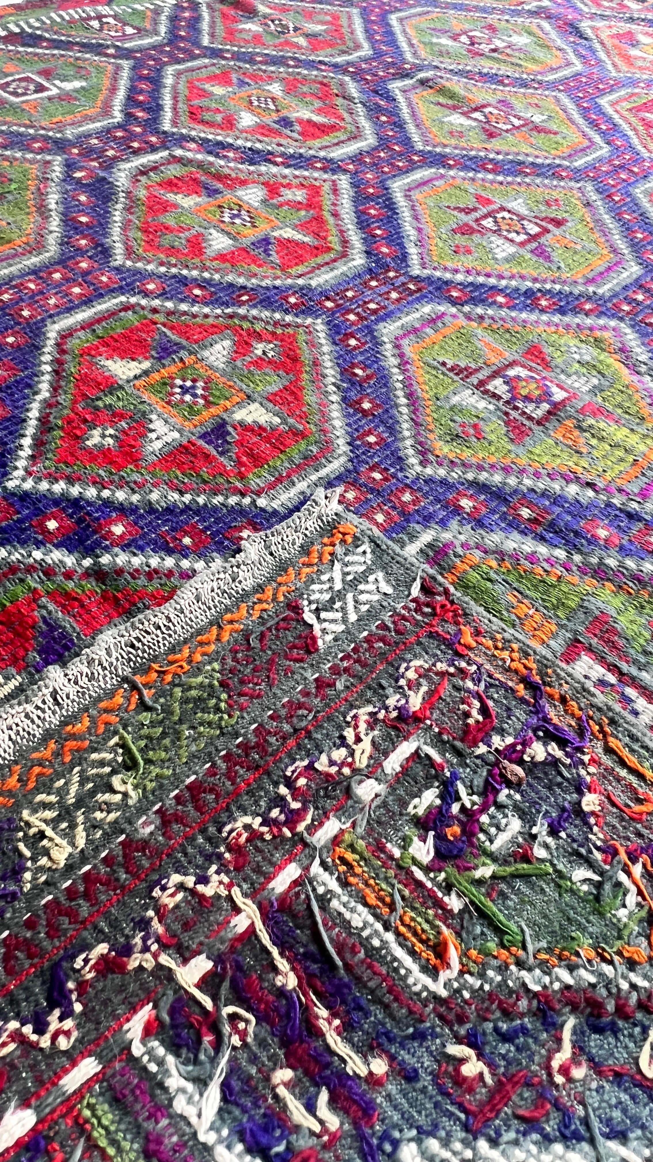 Large Vintage Anatolian Rug – 187x293 cm – Handwoven Wool Statement Carpet