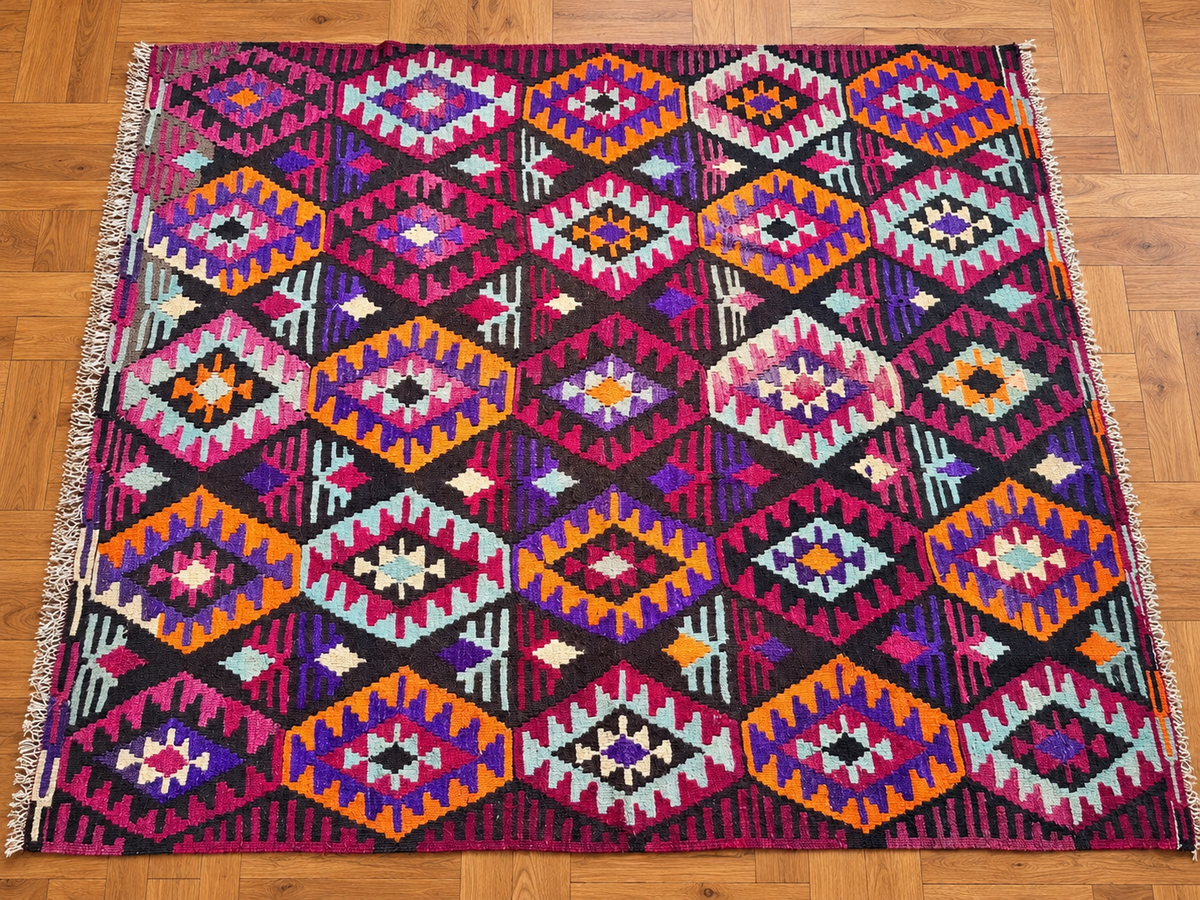 Ordu Kocakarı Kilim, Multicolour, 200 × 223 cm – detail view 2