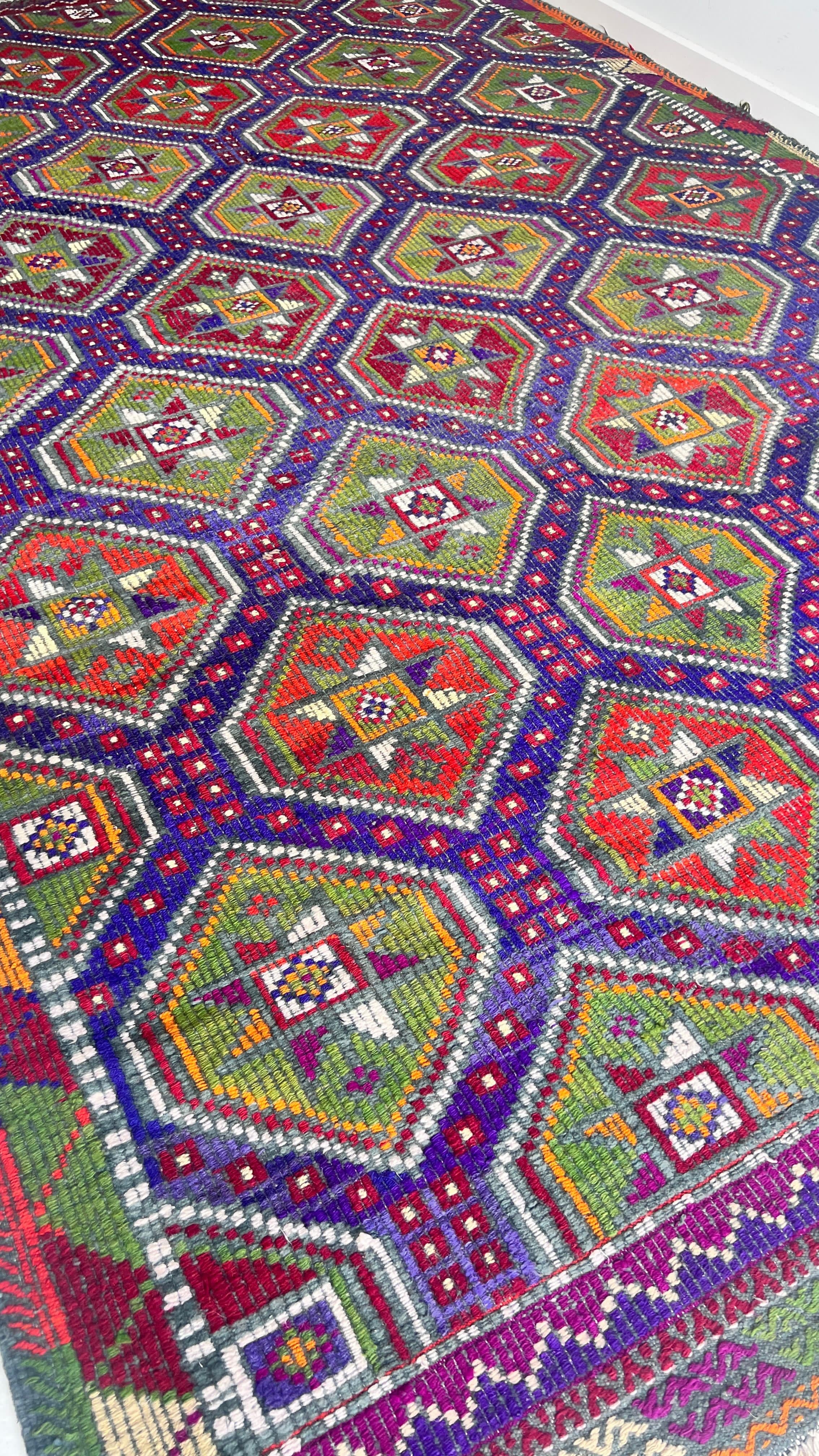 Large Vintage Anatolian Rug – 187x293 cm – Handwoven Wool Statement Carpet