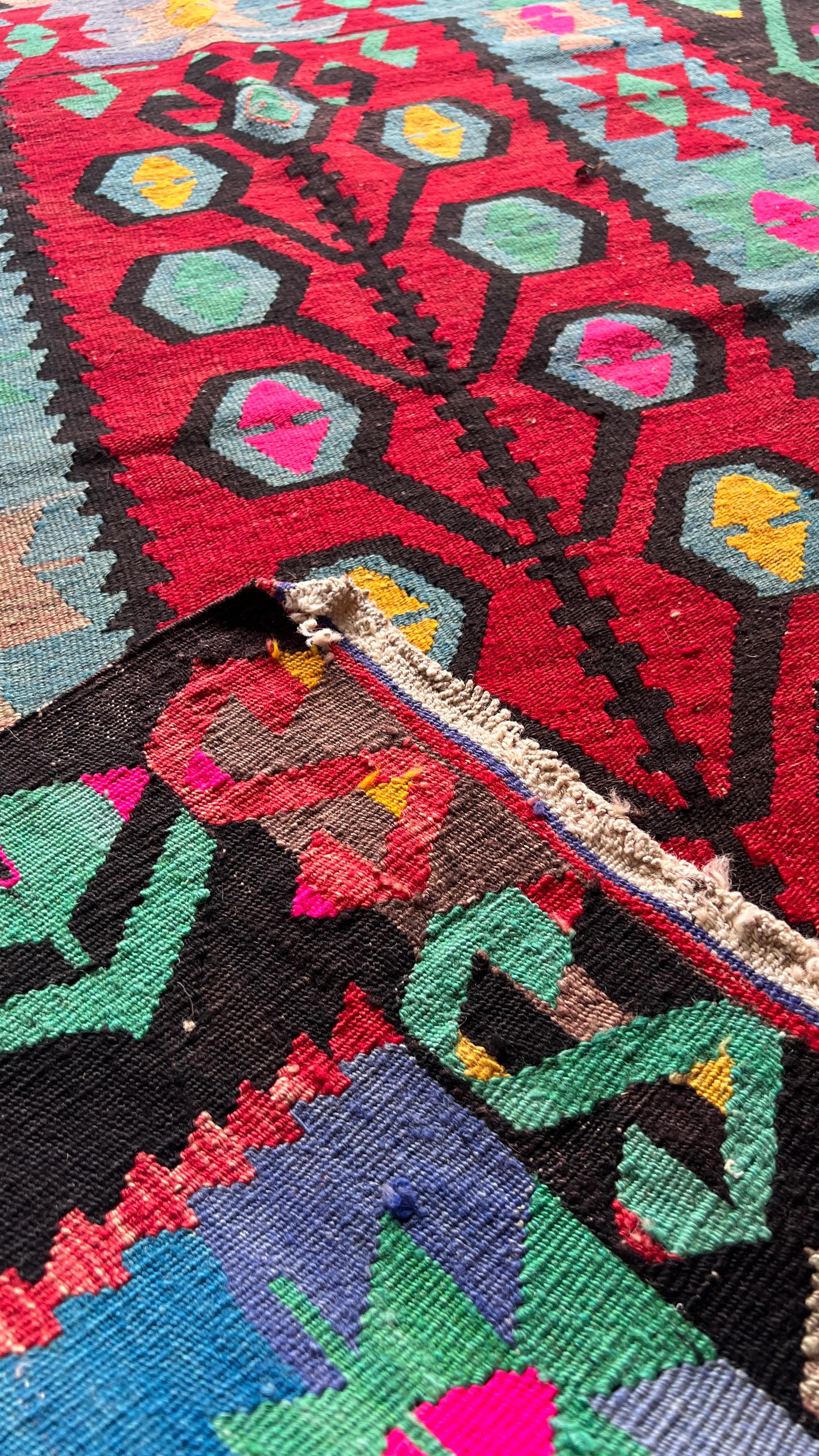 Handwoven Turkish Uşak Kilim – 100 × 140 cm – Colourful Tribal Wool Rug