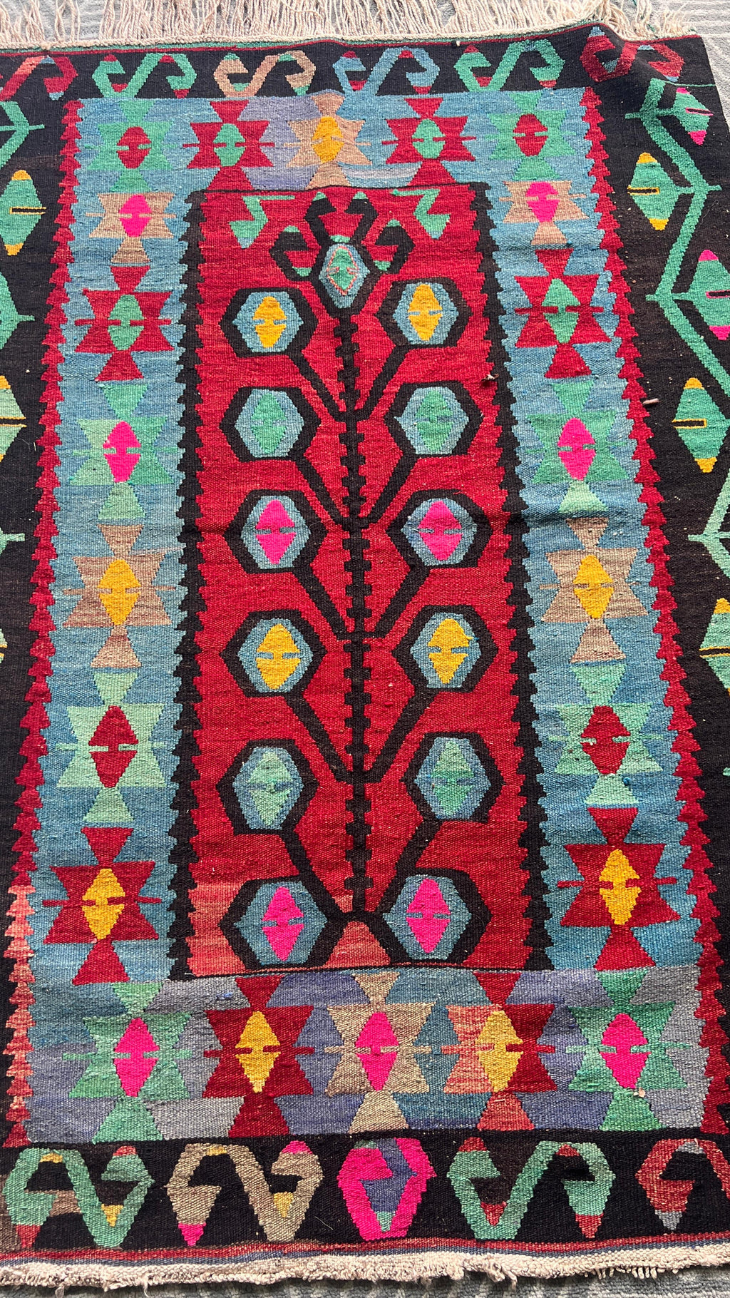 Handwoven Turkish Uşak Kilim – 100 × 140 cm – Colourful Tribal Wool Rug